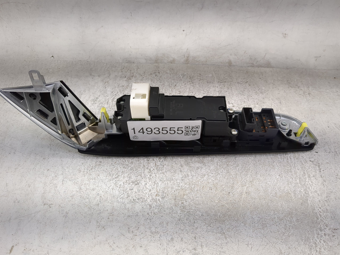 2015-2017 Toyota Camry Master Power Window Switch Replacement Driver Side Left P/N:84820-06120 790-0N73 Fits Fits 2015 2016 