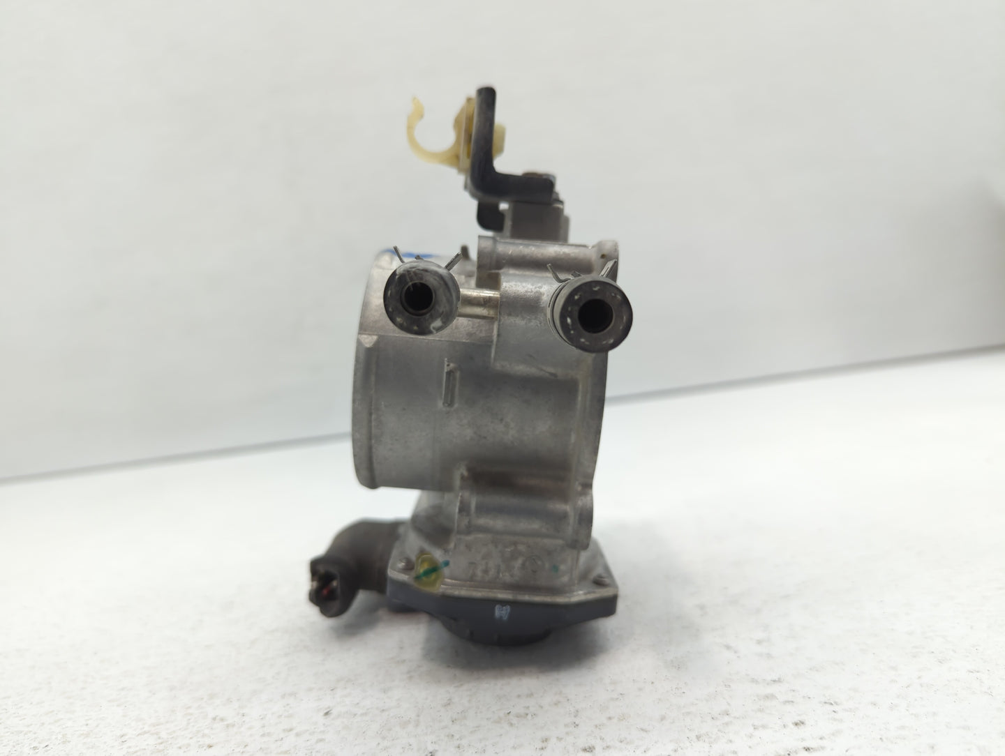 2010-2017 Toyota Camry Throttle Body P/N:22030-0V010 Fits Fits 2009 2010 2011 2012 2013 2014 2015 2016 2017 2018 2019 OEM Us