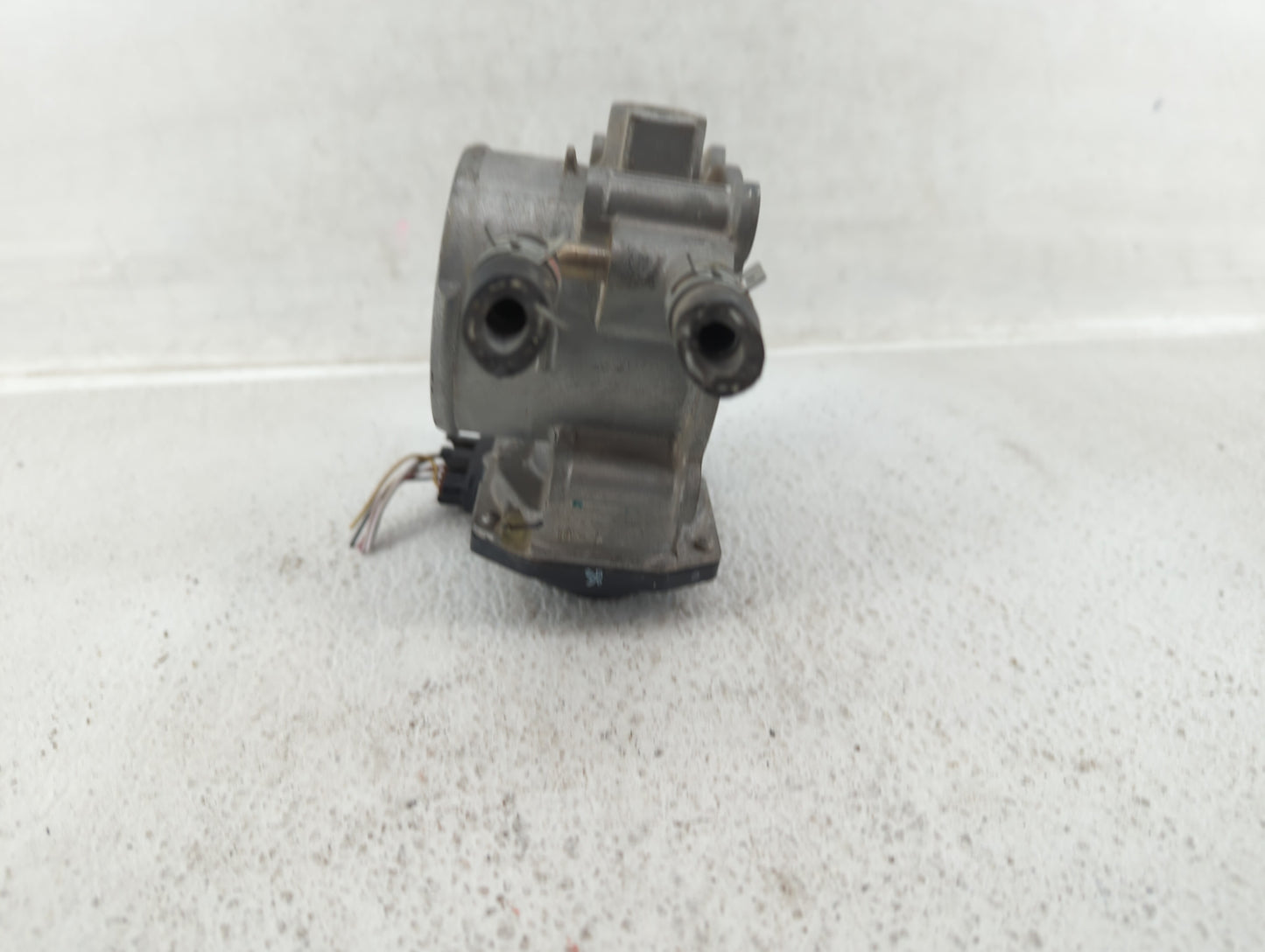 2010-2017 Toyota Camry Throttle Body P/N:22030-0V010 Fits Fits 2009 2010 2011 2012 2013 2014 2015 2016 2017 2018 2019 OEM Us