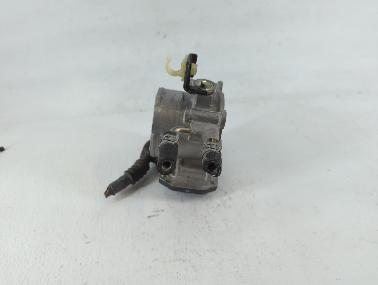 2010-2017 Toyota Camry Throttle Body P/N:22030-0V010 Fits Fits 2009 2010 2011 2012 2013 2014 2015 2016 2017 2018 2019 OEM Us