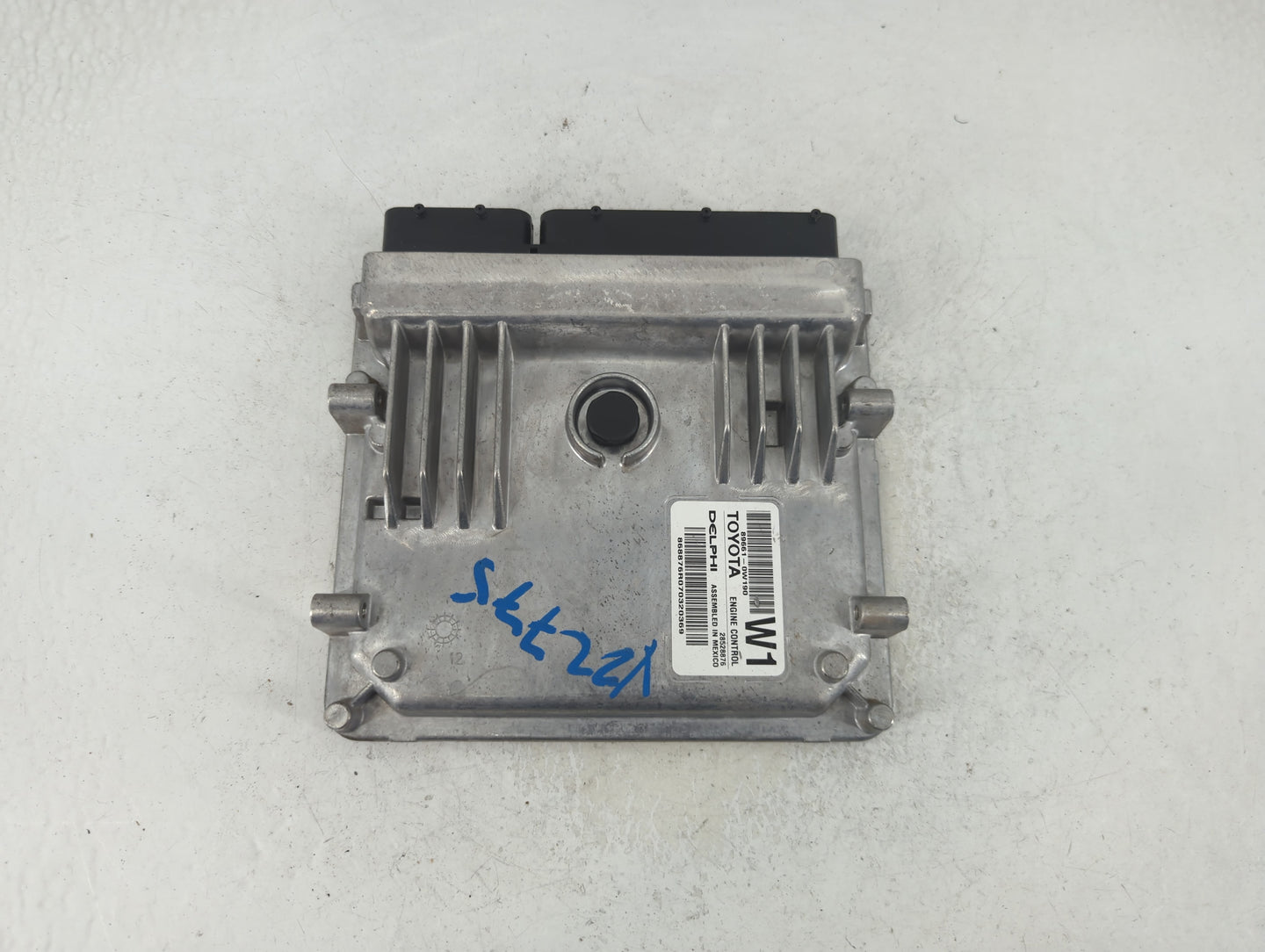 2017-2018 Toyota Corolla PCM Engine Control Computer ECU ECM PCU OEM P/N:89661-0W190 Fits Fits 2017 2018 OEM Used Auto Parts