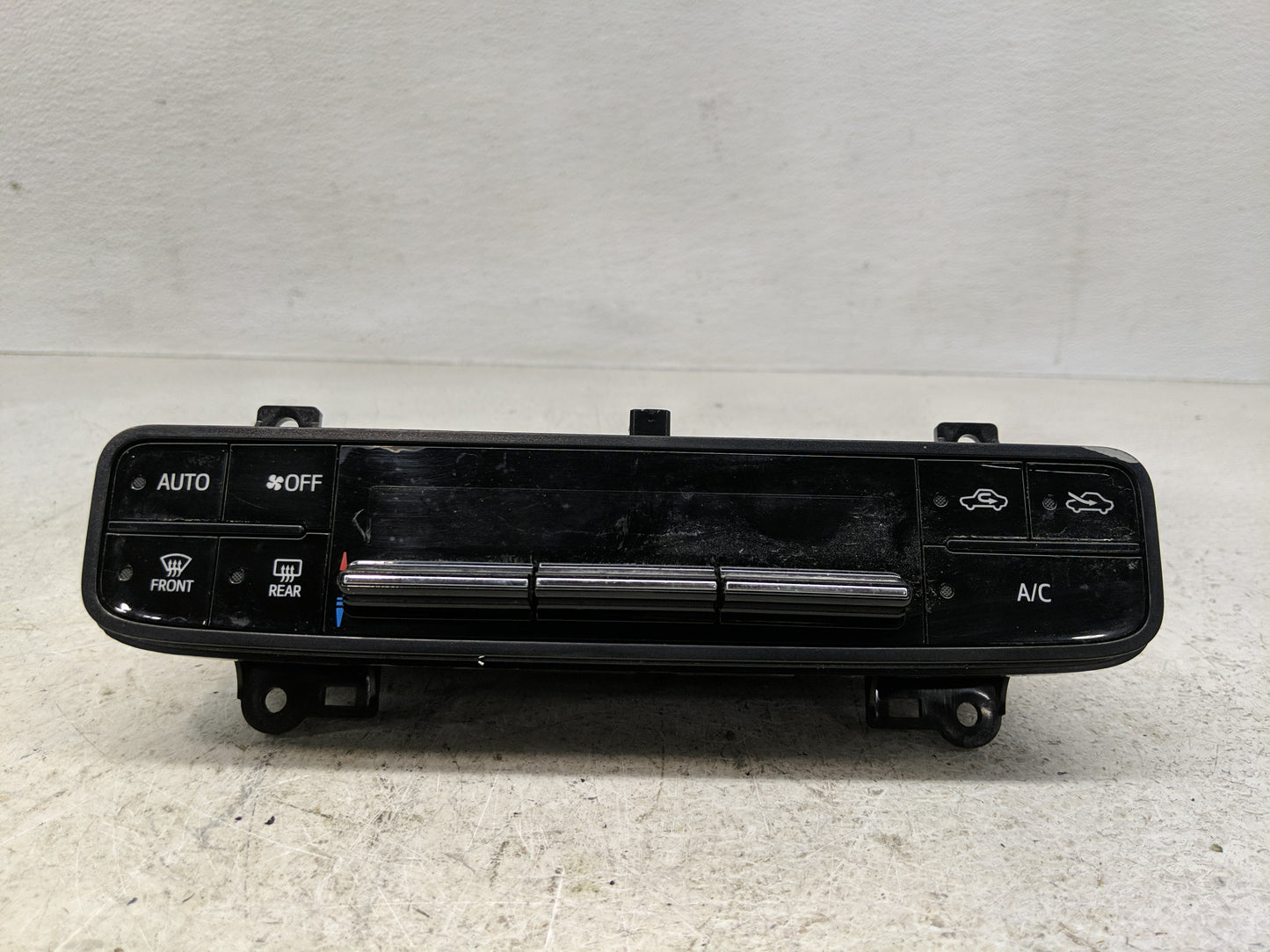 2017-2019 Toyota Corolla Climate Control Module Temperature AC/Heater Replacement P/N:55900-02A30 Fits Fits 2017 2018 2019 O