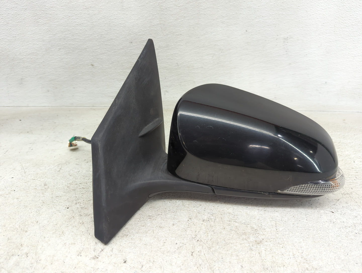 2014-2019 Toyota Corolla Driver Side View Mirror - Left Door Mirror OEM Used - Oemusedautoparts1.com