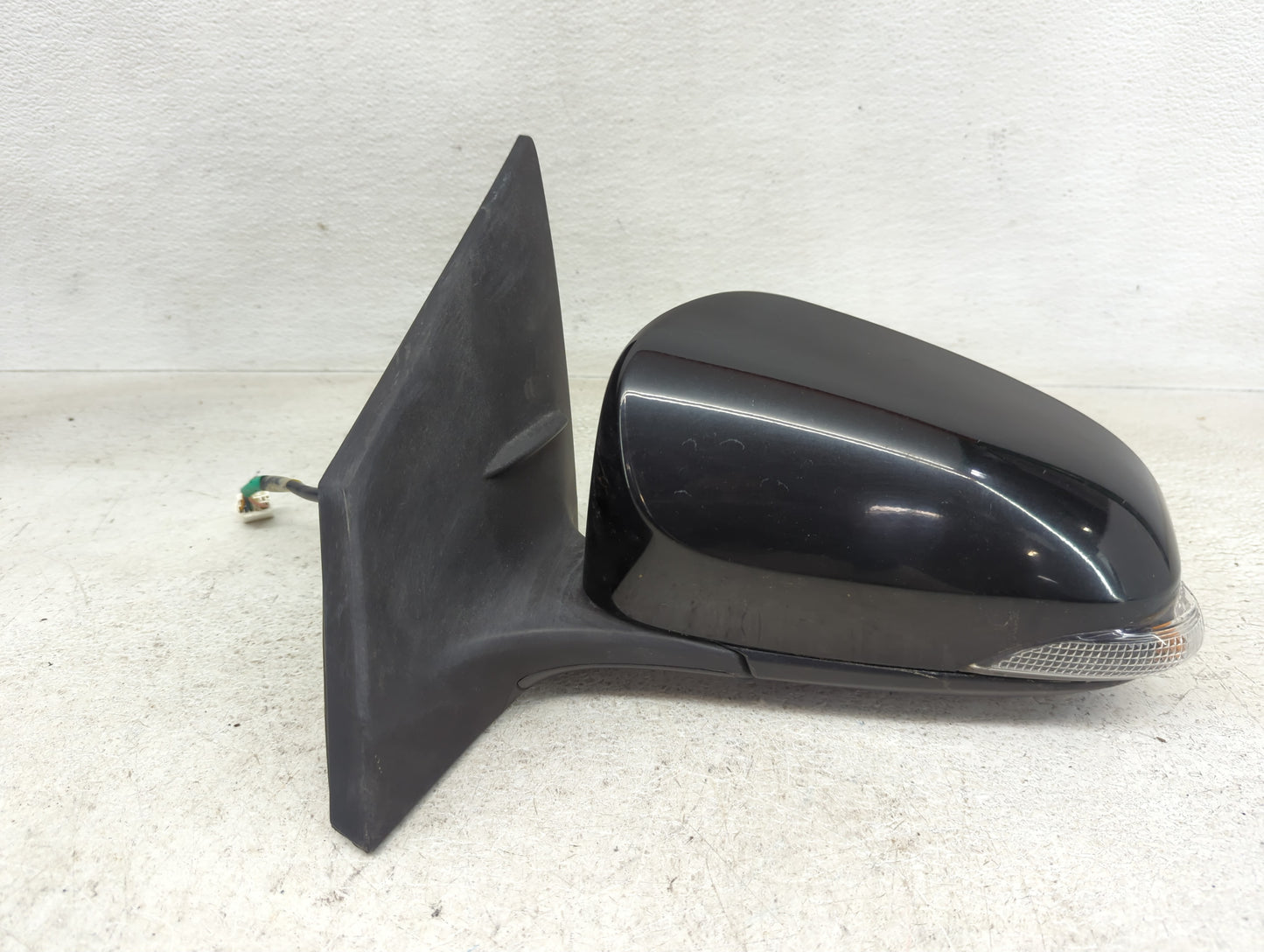2014-2019 Toyota Corolla Driver Side View Mirror - Left Door Mirror OEM Used - Oemusedautoparts1.com