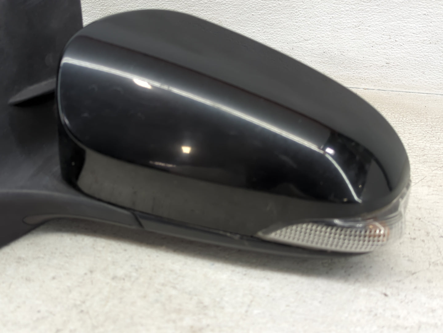 2014-2019 Toyota Corolla Driver Side View Mirror - Left Door Mirror OEM Used - Oemusedautoparts1.com