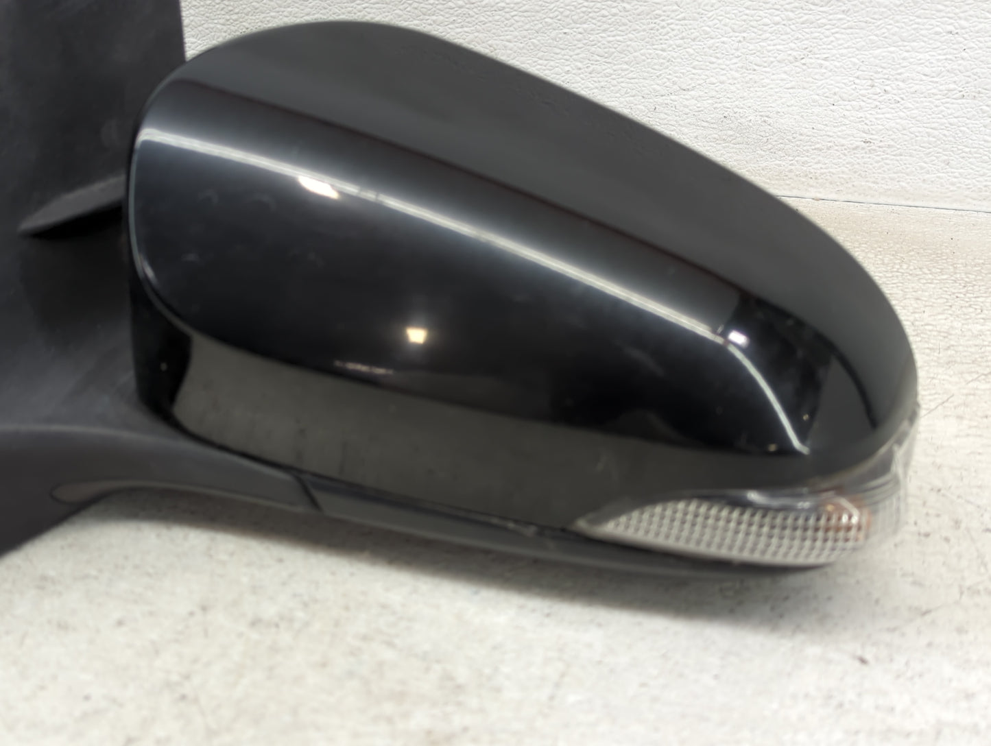 2014-2019 Toyota Corolla Driver Side View Mirror - Left Door Mirror OEM Used - Oemusedautoparts1.com