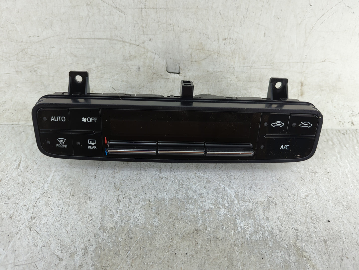 2017 Toyota Corolla Climate Control Module Temperature AC/Heater Replacement P/N:75K114 Fits OEM Used Auto Parts - Oemusedau