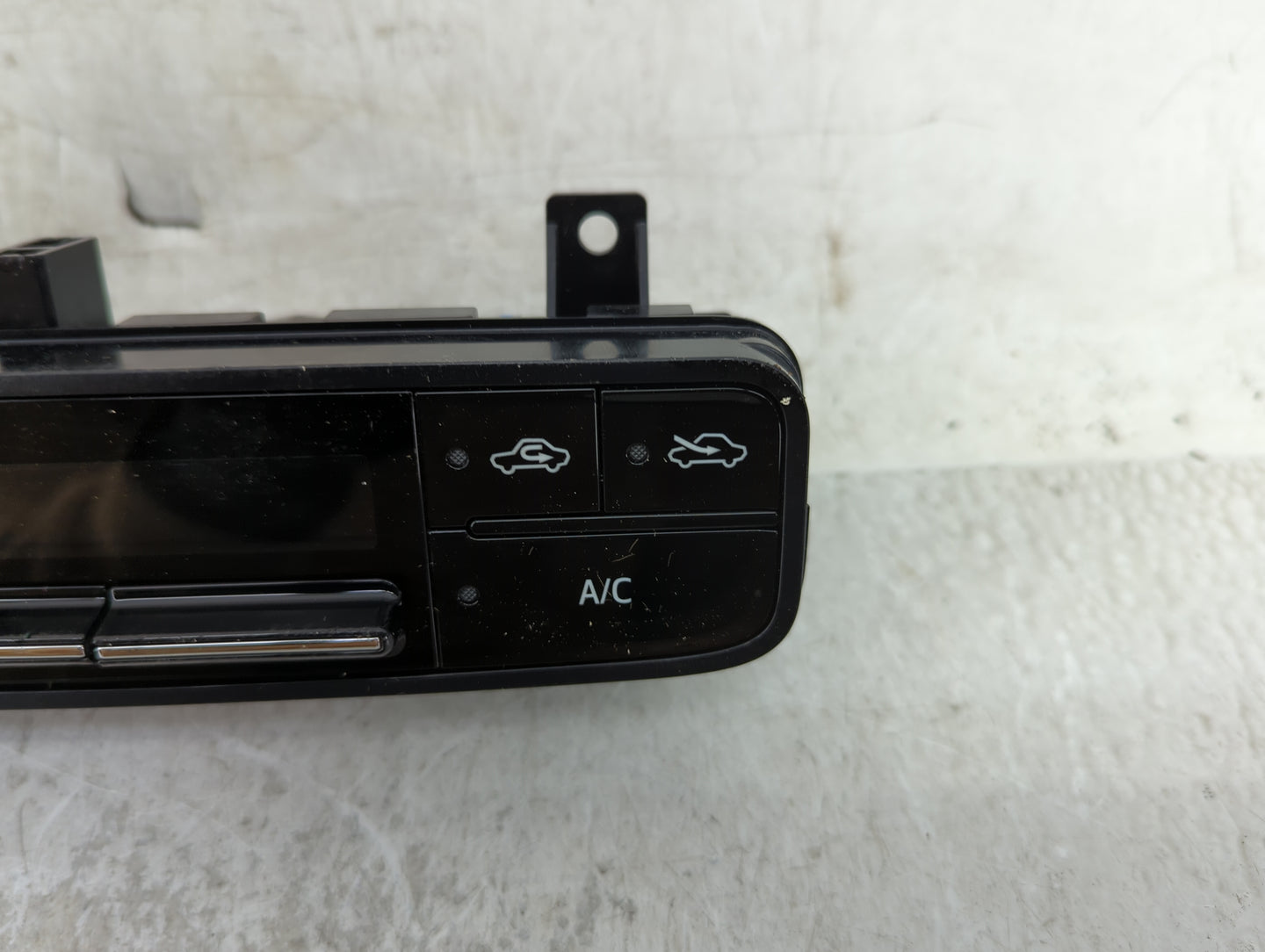 2017 Toyota Corolla Climate Control Module Temperature AC/Heater Replacement P/N:75K114 Fits OEM Used Auto Parts - Oemusedau