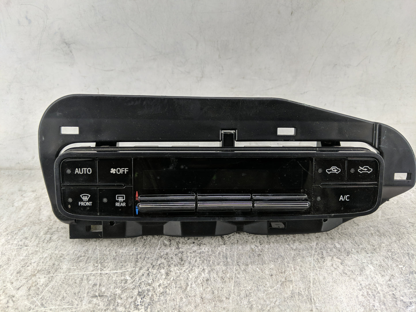 2017-2019 Toyota Corolla Climate Control Module Temperature AC/Heater Replacement P/N:55900-02A30 114-2D75 Fits OEM Used Aut
