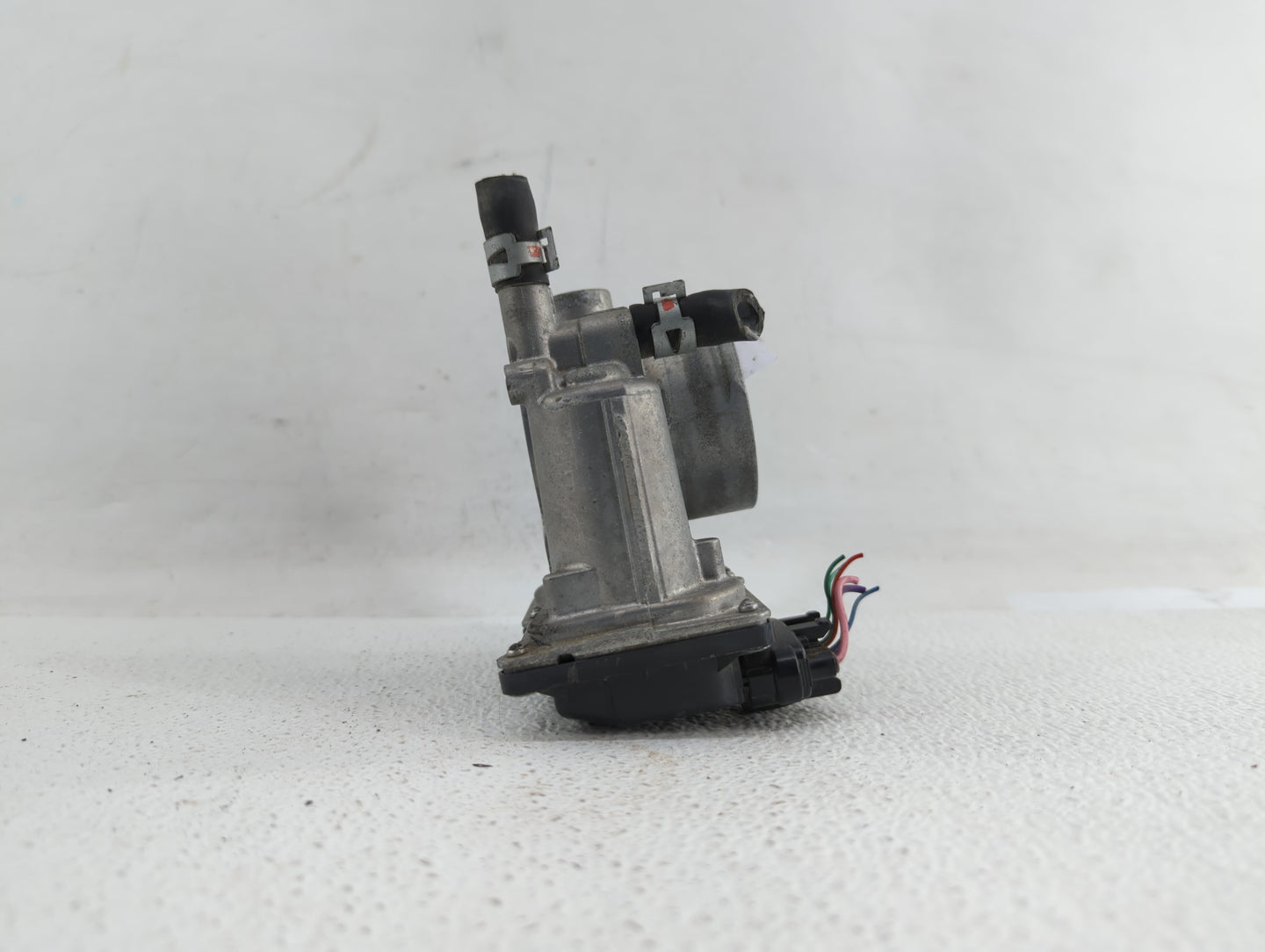 2011-2018 Toyota Corolla Throttle Body P/N:22030-0T080 Fits Fits 2011 2012 2013 2014 2015 2016 2017 2018 OEM Used Auto Parts