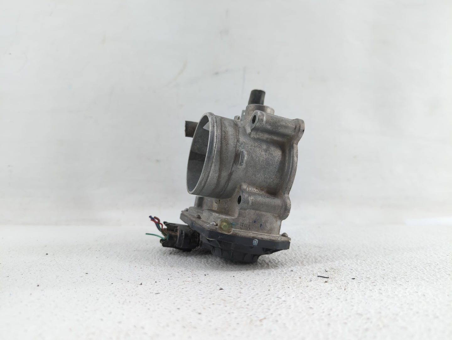 2011-2018 Toyota Corolla Throttle Body P/N:22030-0T080 Fits Fits 2011 2012 2013 2014 2015 2016 2017 2018 OEM Used Auto Parts