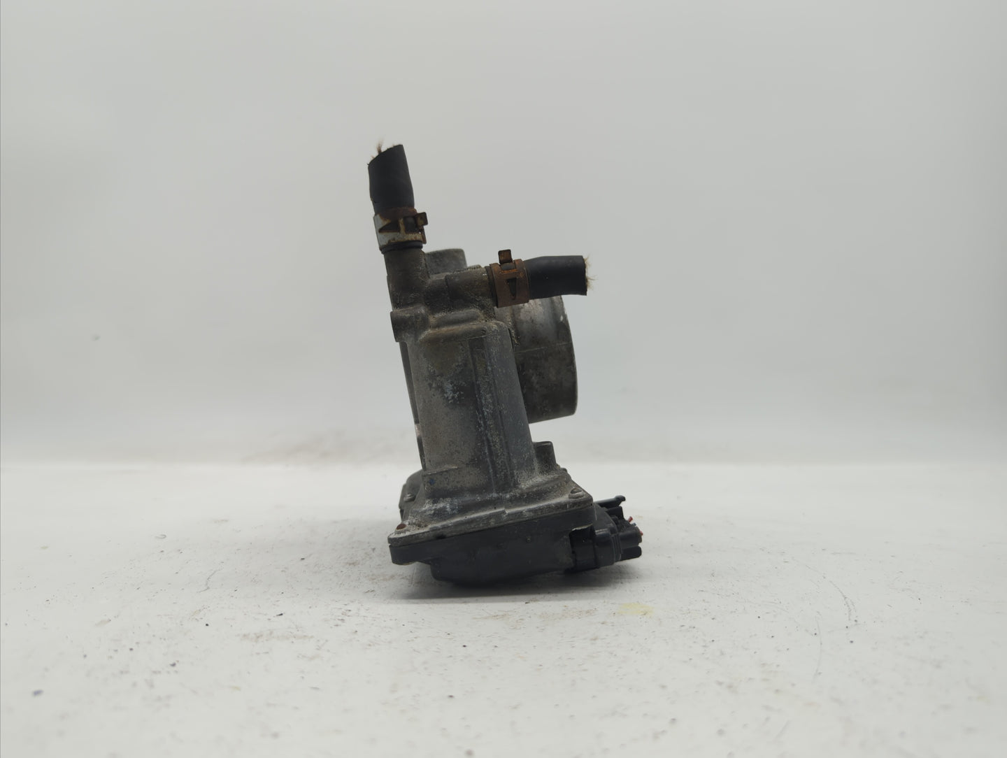 2011-2018 Toyota Corolla Throttle Body P/N:22030-0T080 Fits Fits 2011 2012 2013 2014 2015 2016 2017 2018 OEM Used Auto Parts
