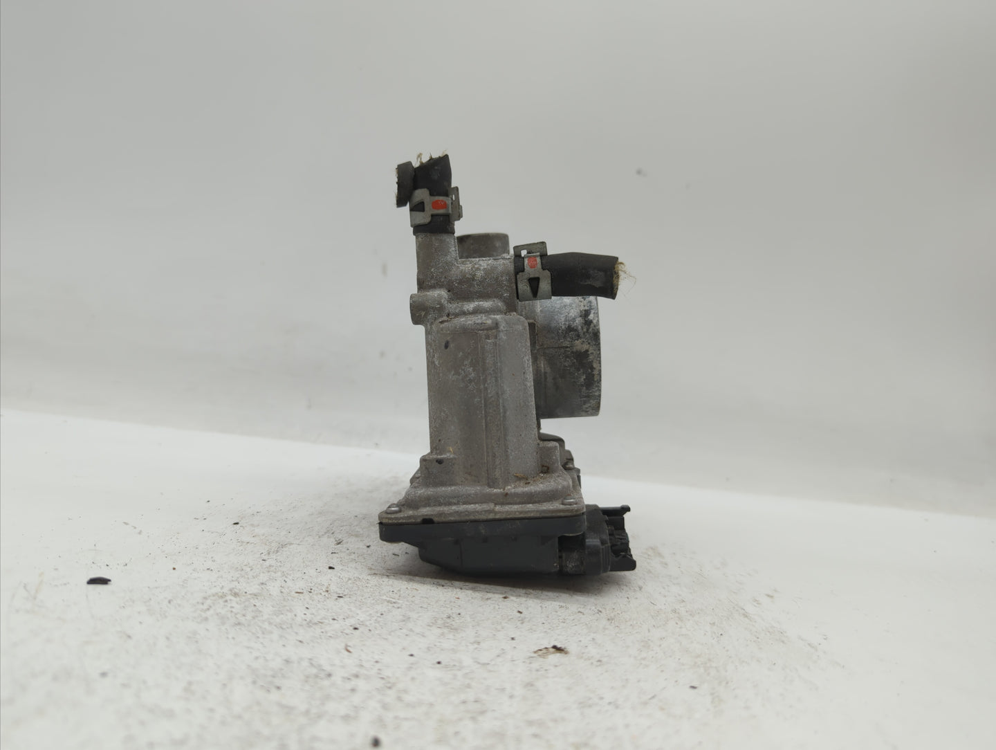 2011-2018 Toyota Corolla Throttle Body P/N:22030-0T080 Fits Fits 2011 2012 2013 2014 2015 2016 2017 2018 OEM Used Auto Parts