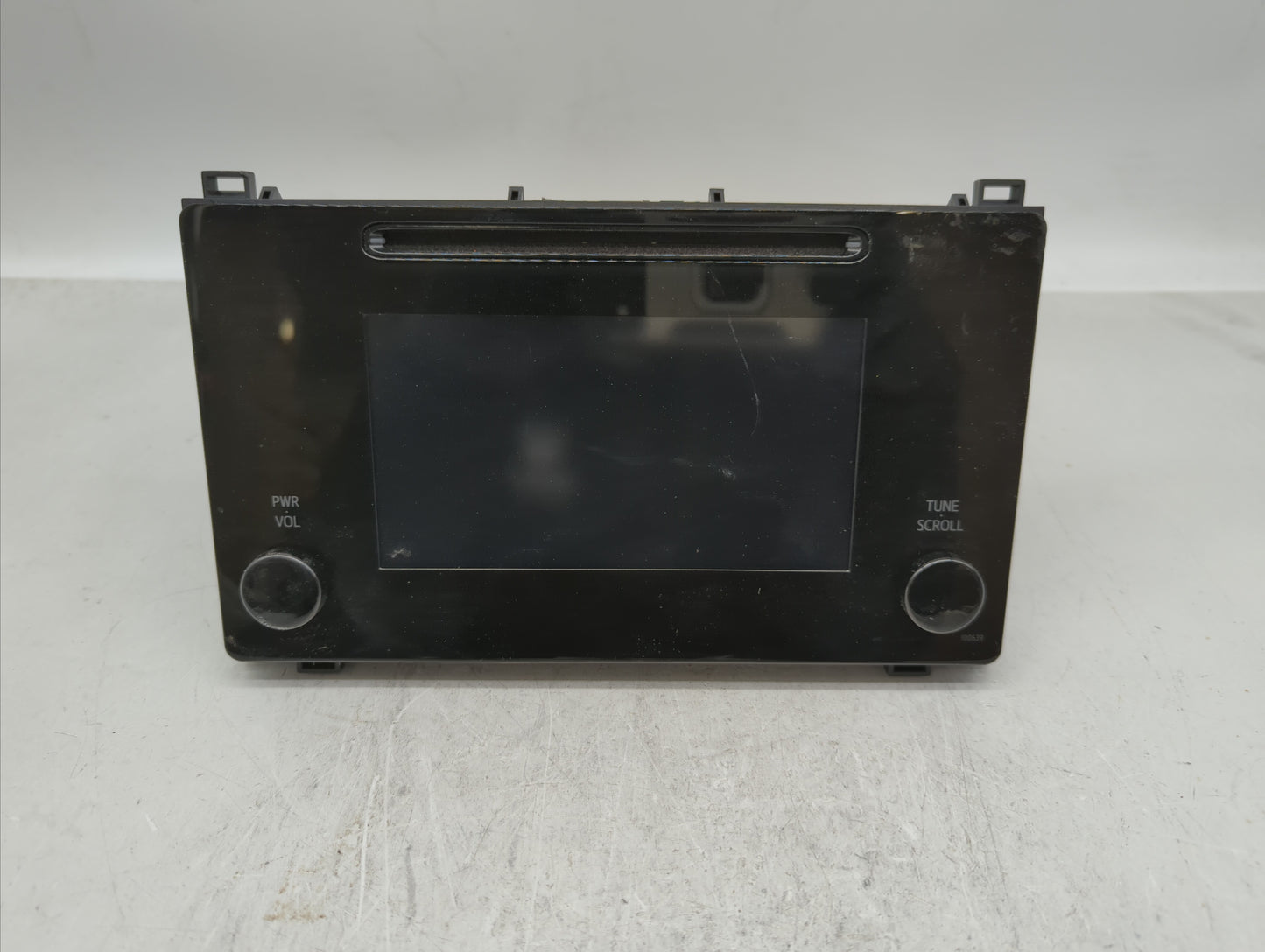 2017-2018 Toyota Corolla Am Fm Cd Player Radio Receiver - Oemusedautoparts1.com