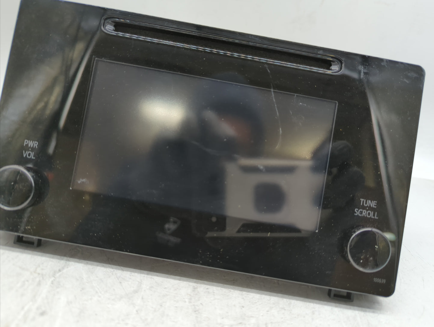 2017-2018 Toyota Corolla Am Fm Cd Player Radio Receiver - Oemusedautoparts1.com