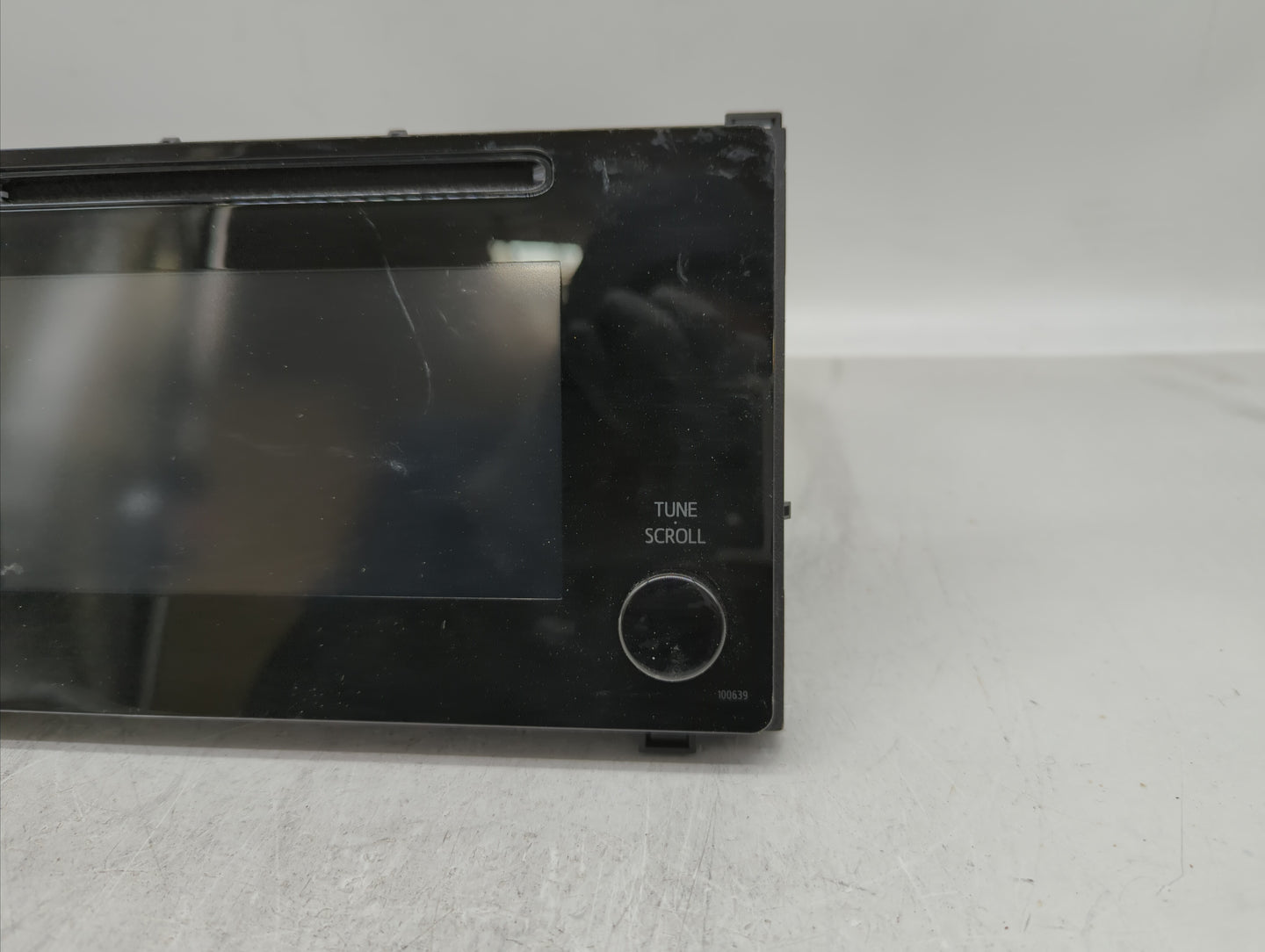 2017-2018 Toyota Corolla Am Fm Cd Player Radio Receiver - Oemusedautoparts1.com