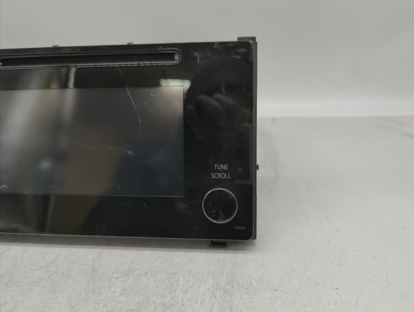 2017-2018 Toyota Corolla Am Fm Cd Player Radio Receiver - Oemusedautoparts1.com