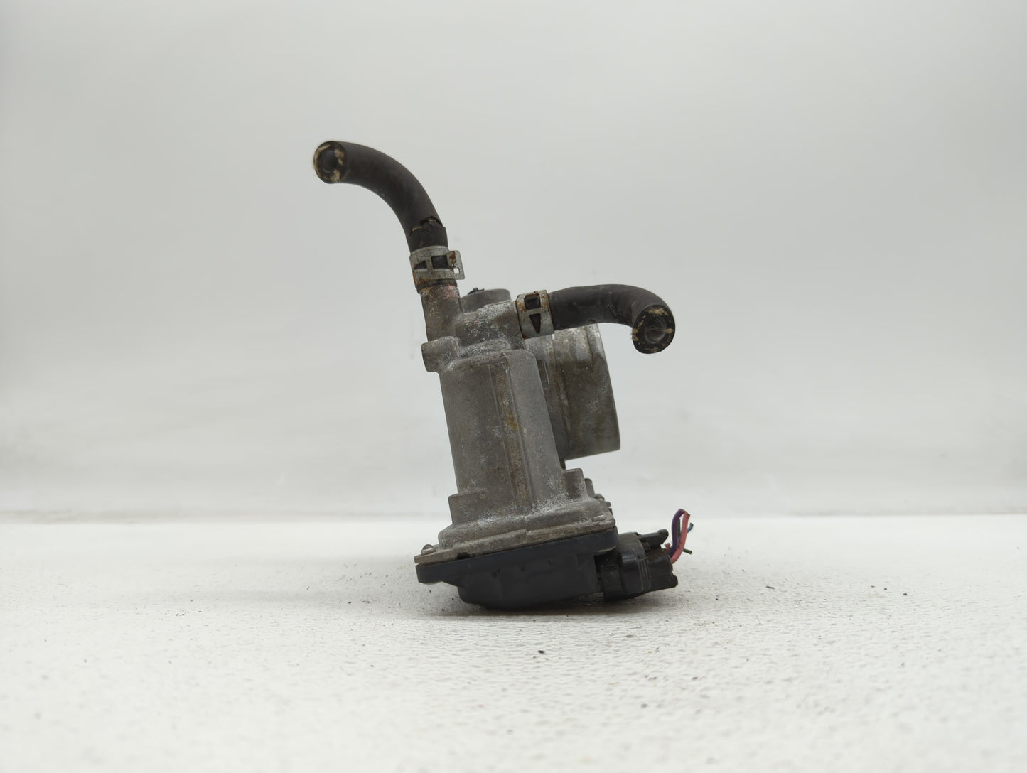 2011-2018 Toyota Corolla Throttle Body P/N:22030-0T080 Fits Fits 2011 2012 2013 2014 2015 2016 2017 2018 OEM Used Auto Parts