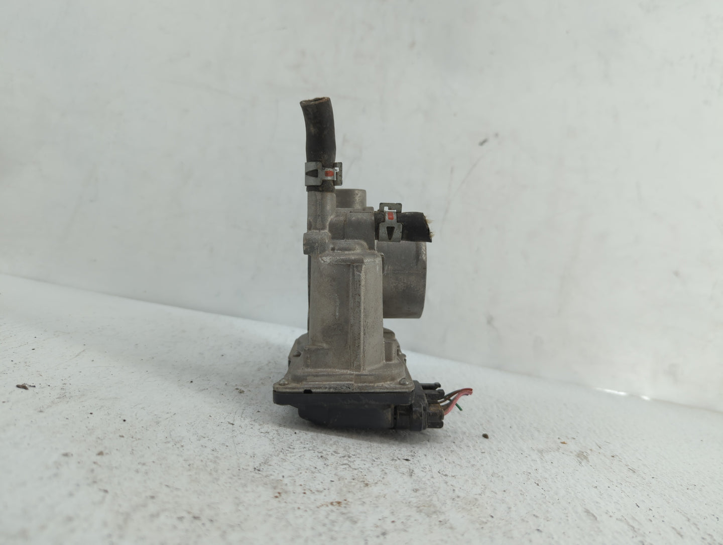2011-2018 Toyota Corolla Throttle Body P/N:22030-0T080 Fits Fits 2011 2012 2013 2014 2015 2016 2017 2018 OEM Used Auto Parts