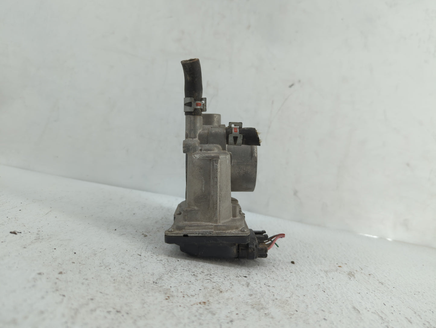 2011-2018 Toyota Corolla Throttle Body P/N:22030-0T080 Fits Fits 2011 2012 2013 2014 2015 2016 2017 2018 OEM Used Auto Parts