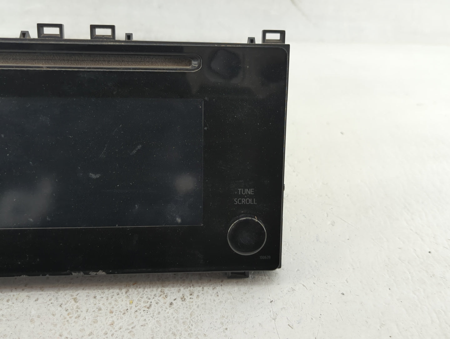 2017-2019 Toyota Corolla Am Fm Cd Player Radio Receiver - Oemusedautoparts1.com