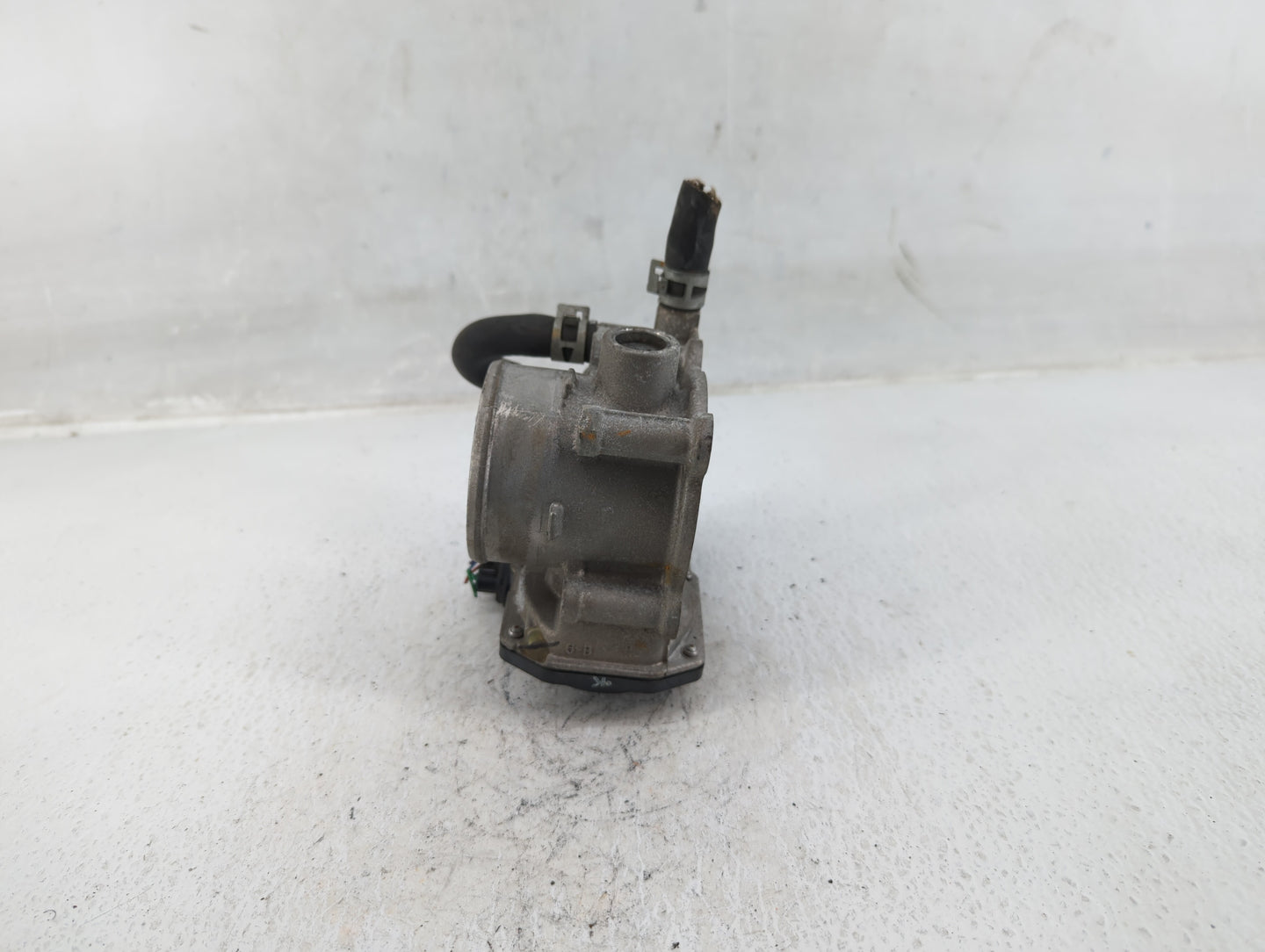 2011-2019 Toyota Corolla Throttle Body P/N:22030-0T080 Fits Fits 2011 2012 2013 2014 2015 2016 2017 2018 2019 OEM Used Auto 