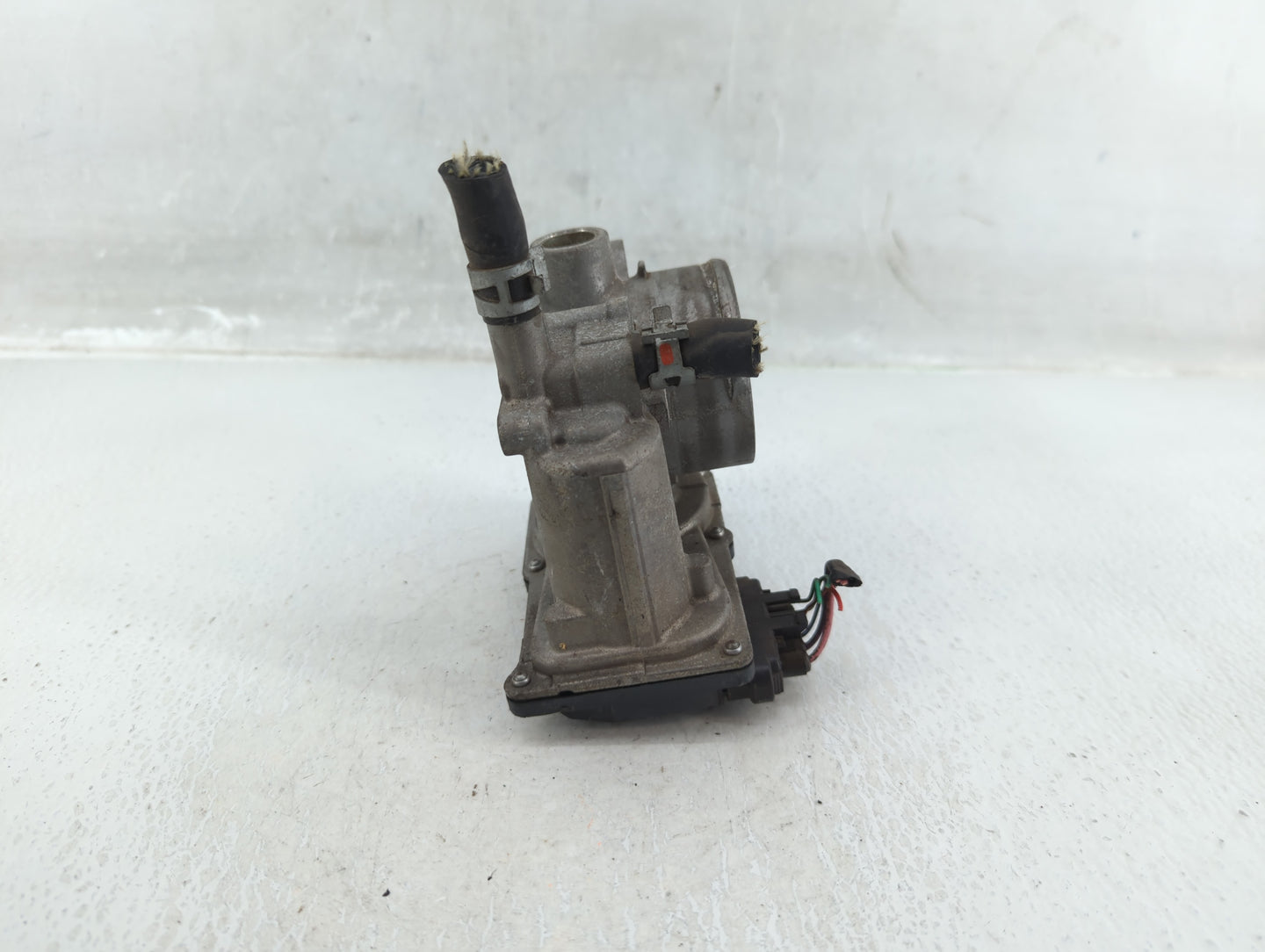 2011-2019 Toyota Corolla Throttle Body P/N:22030-0T080 Fits Fits 2011 2012 2013 2014 2015 2016 2017 2018 2019 OEM Used Auto 