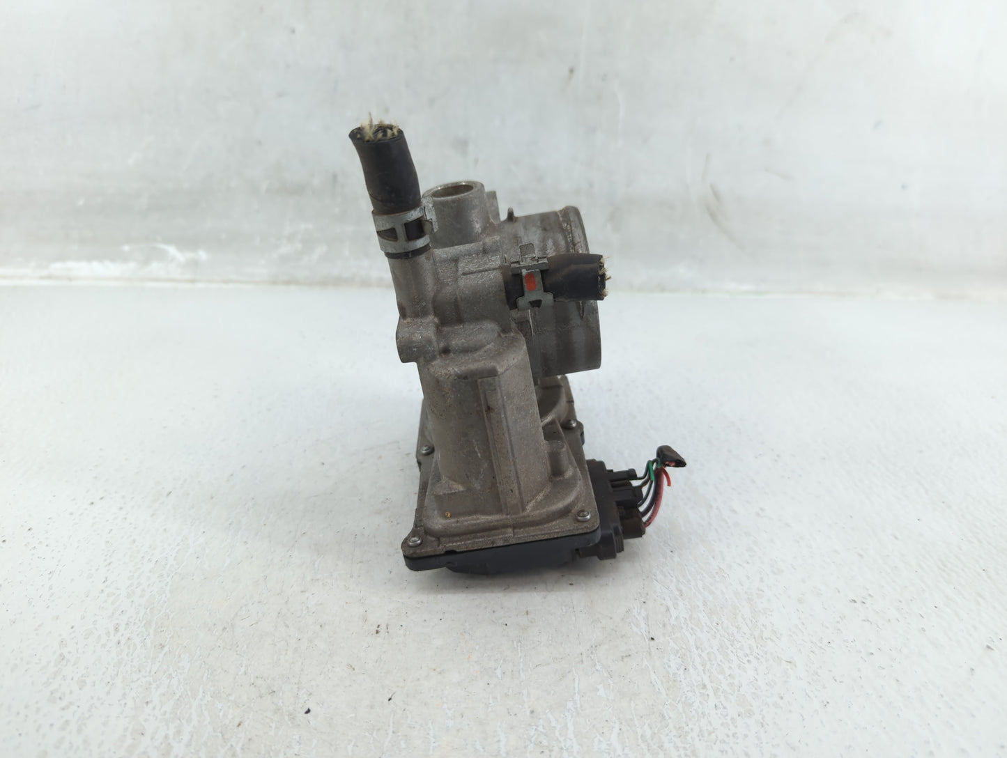 2011-2019 Toyota Corolla Throttle Body P/N:22030-0T080 Fits Fits 2011 2012 2013 2014 2015 2016 2017 2018 2019 OEM Used Auto 
