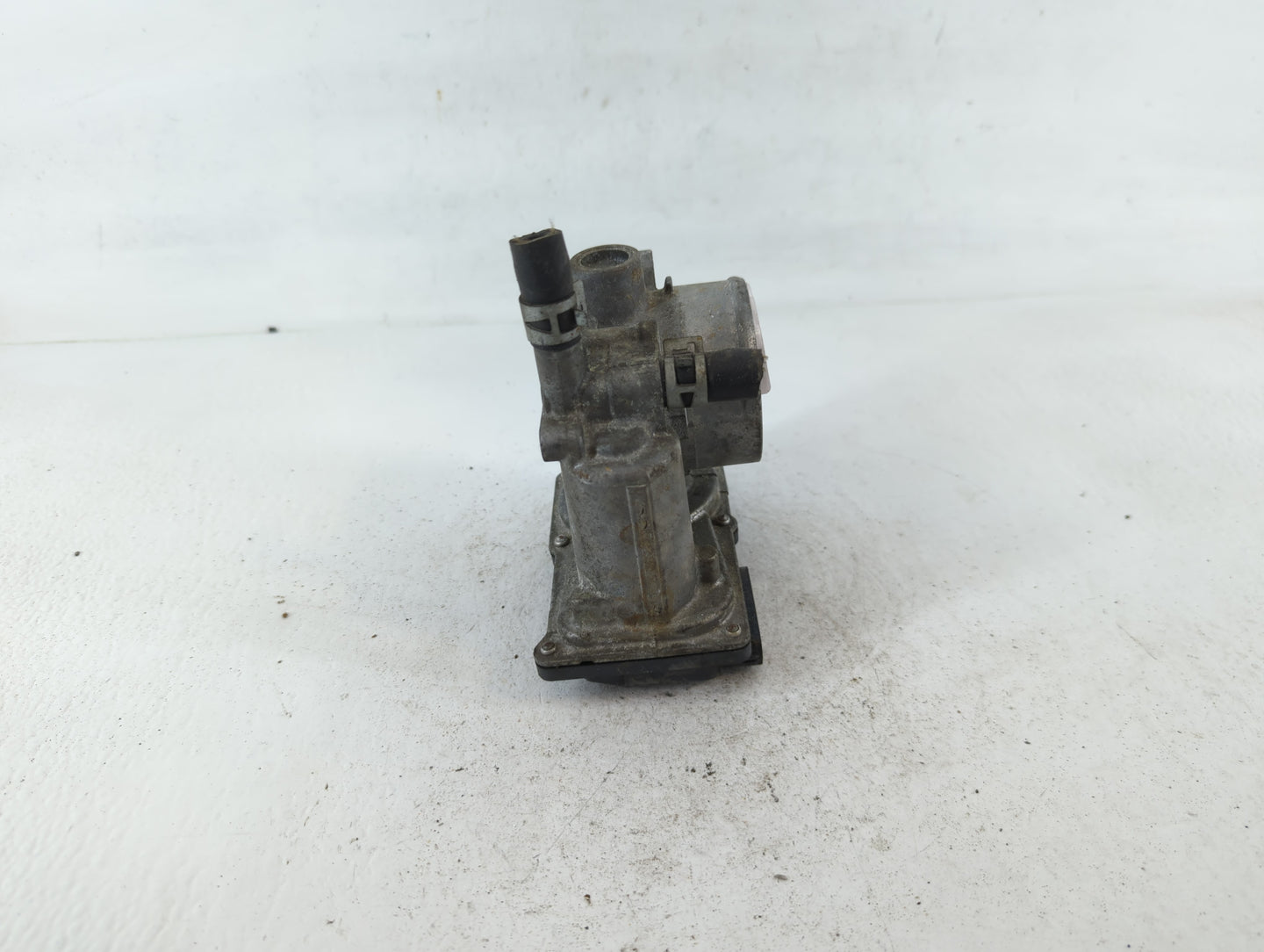 2011-2019 Toyota Corolla Throttle Body P/N:22030-0T080 Fits Fits 2011 2012 2013 2014 2015 2016 2017 2018 2019 OEM Used Auto 