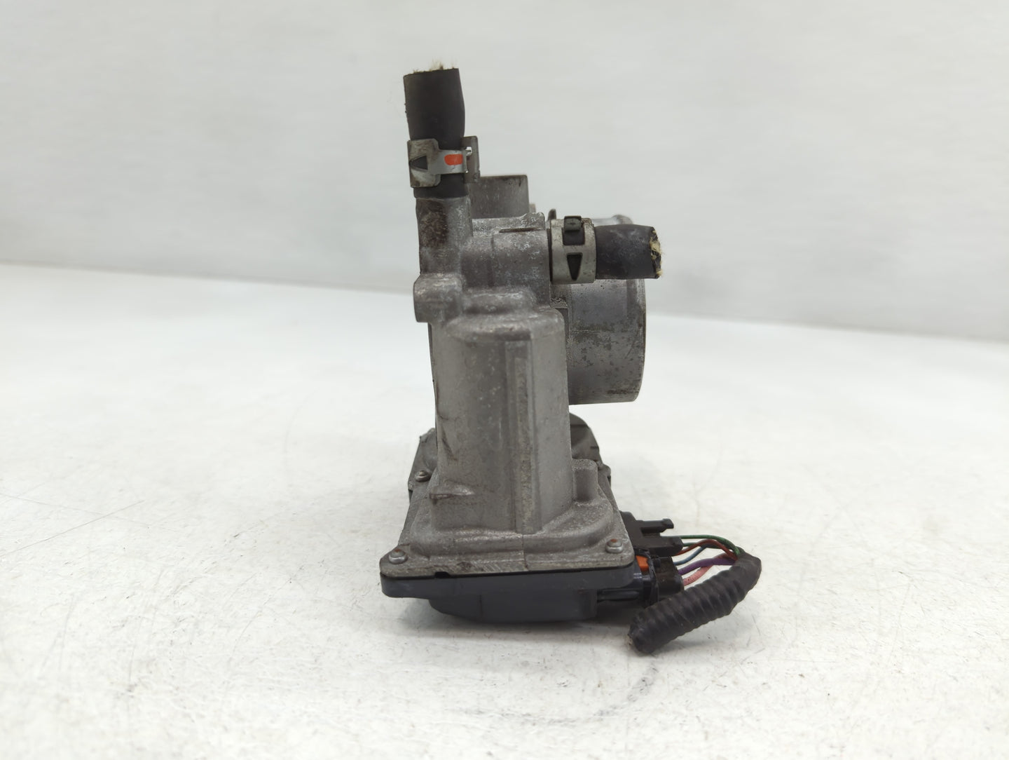 2011-2019 Toyota Corolla Throttle Body P/N:22030-0T080 Fits Fits 2011 2012 2013 2014 2015 2016 2017 2018 2019 OEM Used Auto 