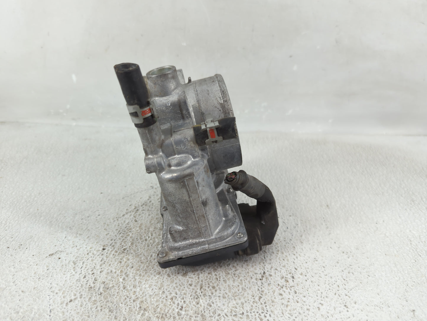 2017-2022 Toyota Highlander Throttle Body P/N:22030-0P060 Fits Fits 2016 2017 2018 2019 2020 2021 2022 OEM Used Auto Parts -