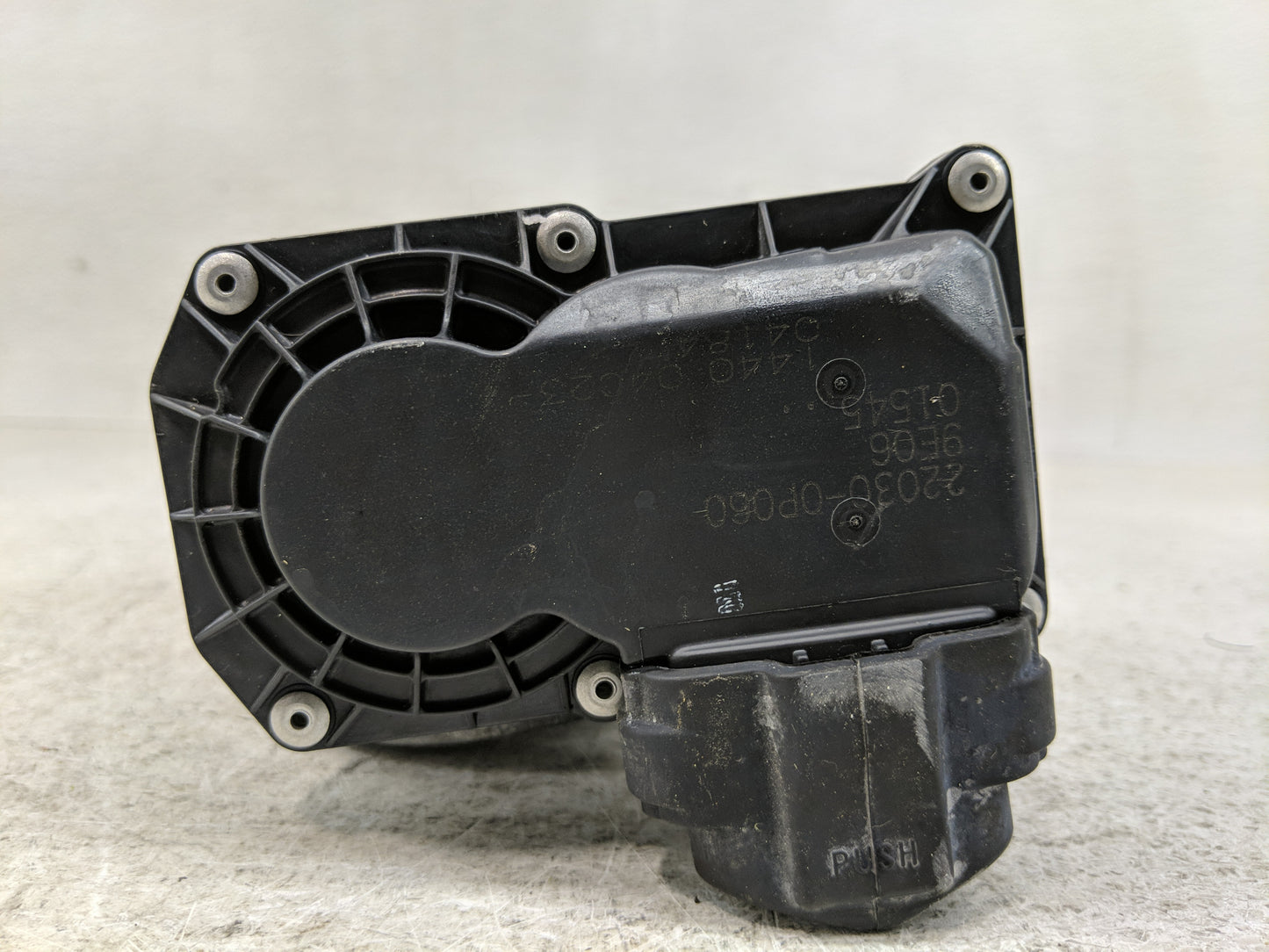 2017-2022 Toyota Highlander Throttle Body P/N:22030-0P060 Fits Fits 2016 2017 2018 2019 2020 2021 2022 OEM Used Auto Parts -