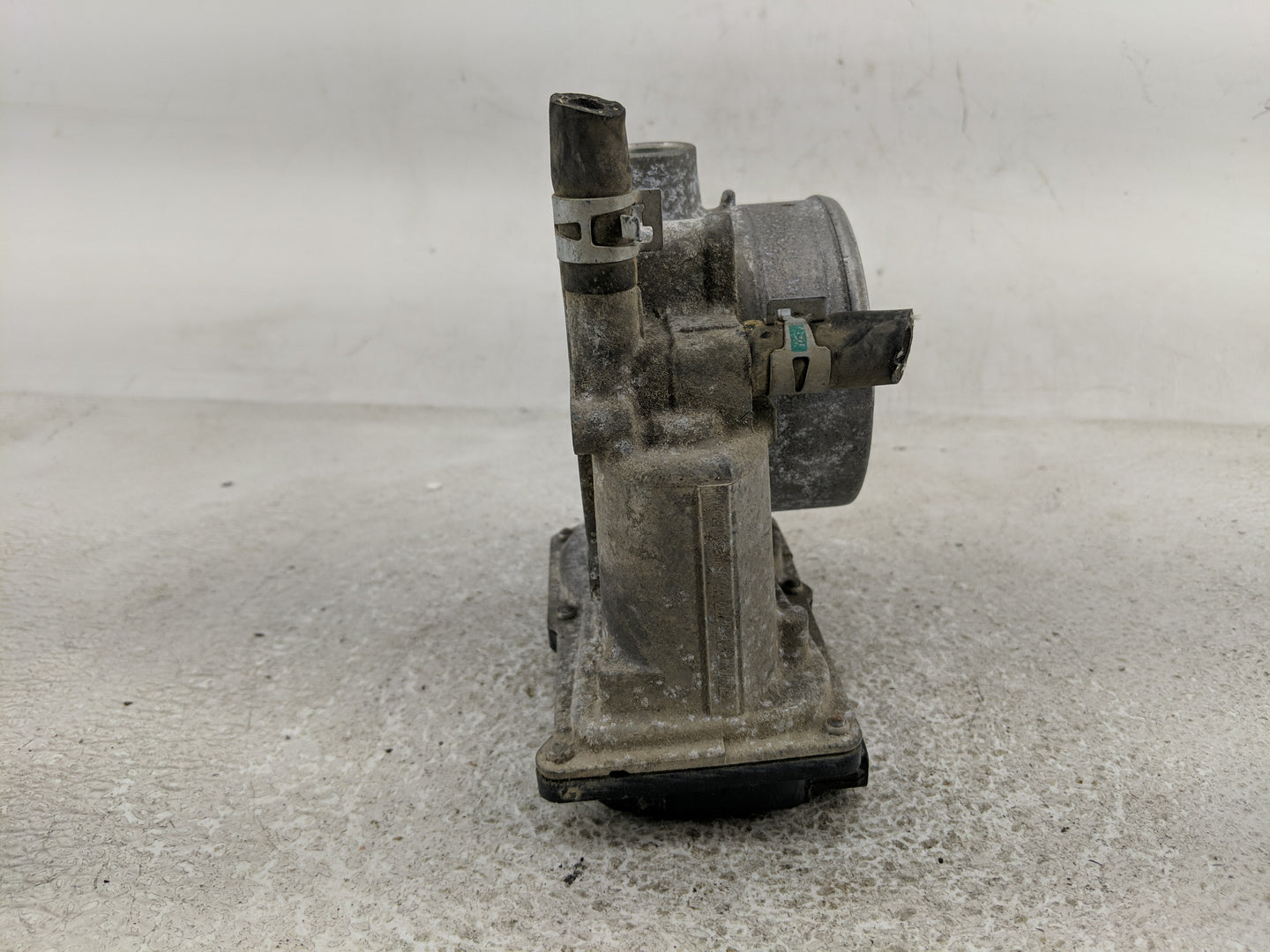 2017-2022 Toyota Highlander Throttle Body P/N:22030-0P060 Fits Fits 2016 2017 2018 2019 2020 2021 2022 OEM Used Auto Parts -