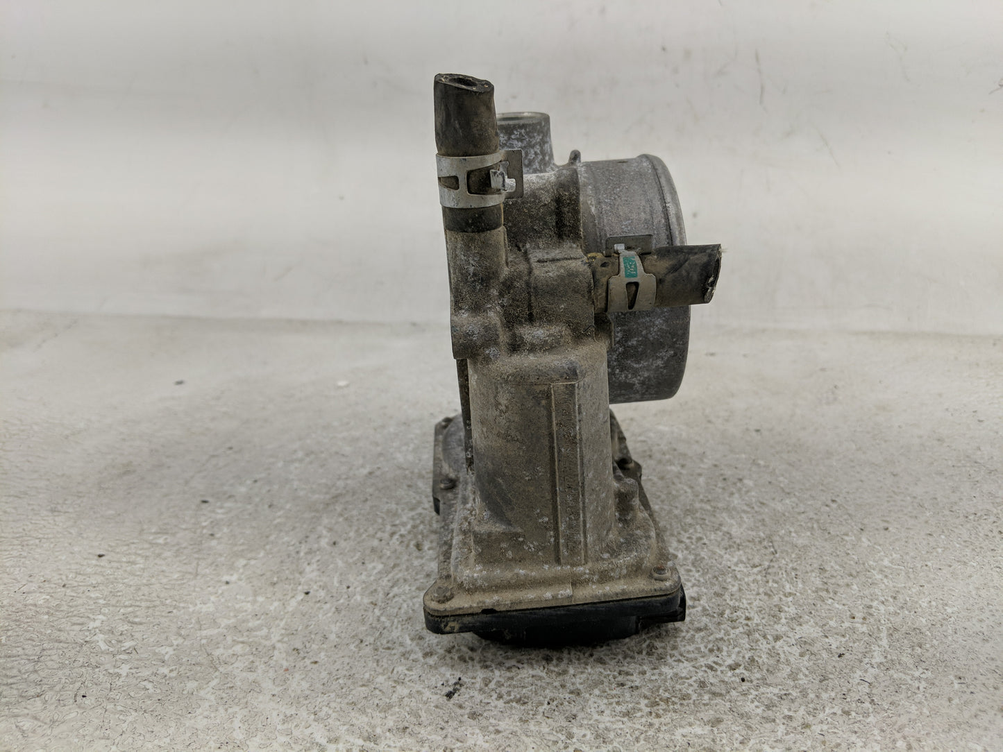 2017-2022 Toyota Highlander Throttle Body P/N:22030-0P060 Fits Fits 2016 2017 2018 2019 2020 2021 2022 OEM Used Auto Parts -