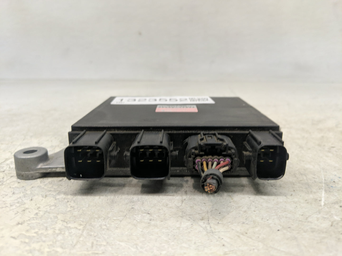 2017-2019 Toyota Highlander Chassis Control Module Ccm Bcm Body Control - Oemusedautoparts1.com
