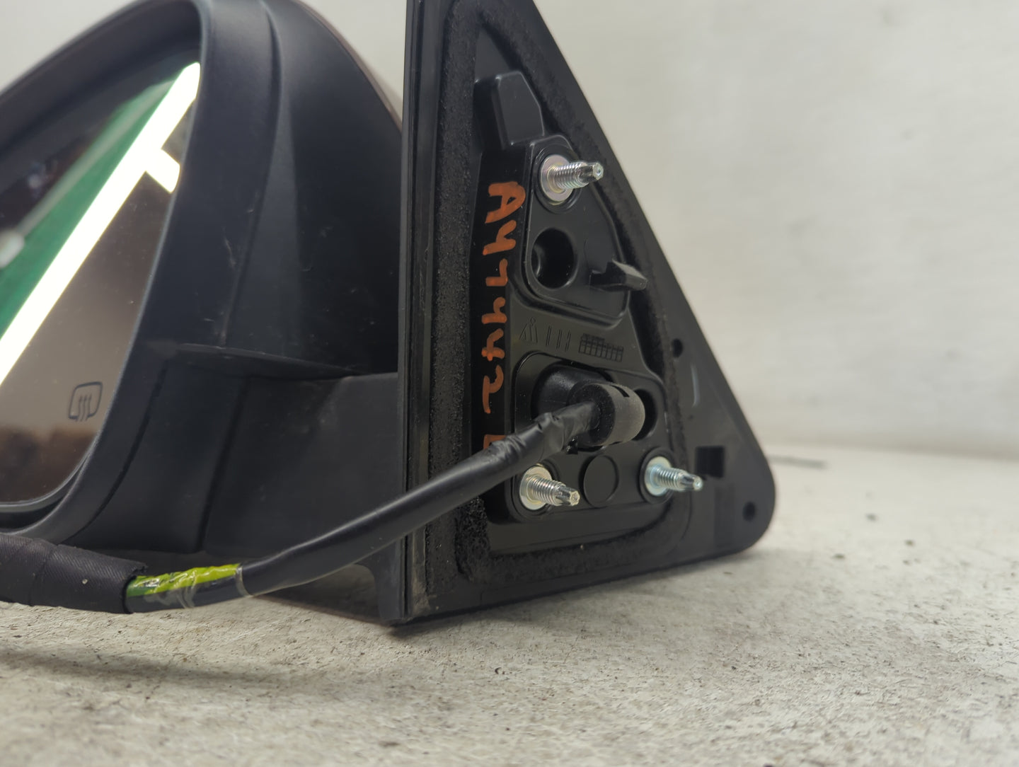 2014-2019 Toyota Highlander Driver Side View Mirror - Left Door Mirror OEM Used - Oemusedautoparts1.com