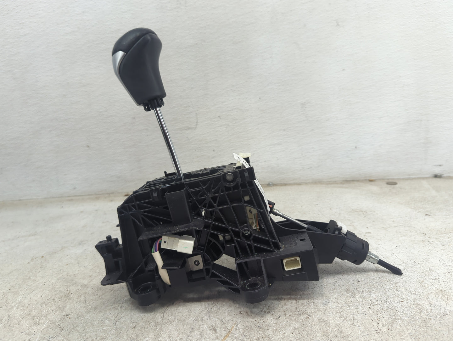 2017 Toyota Highlander Floor Console Assembly Shifter - Oemusedautoparts1.com