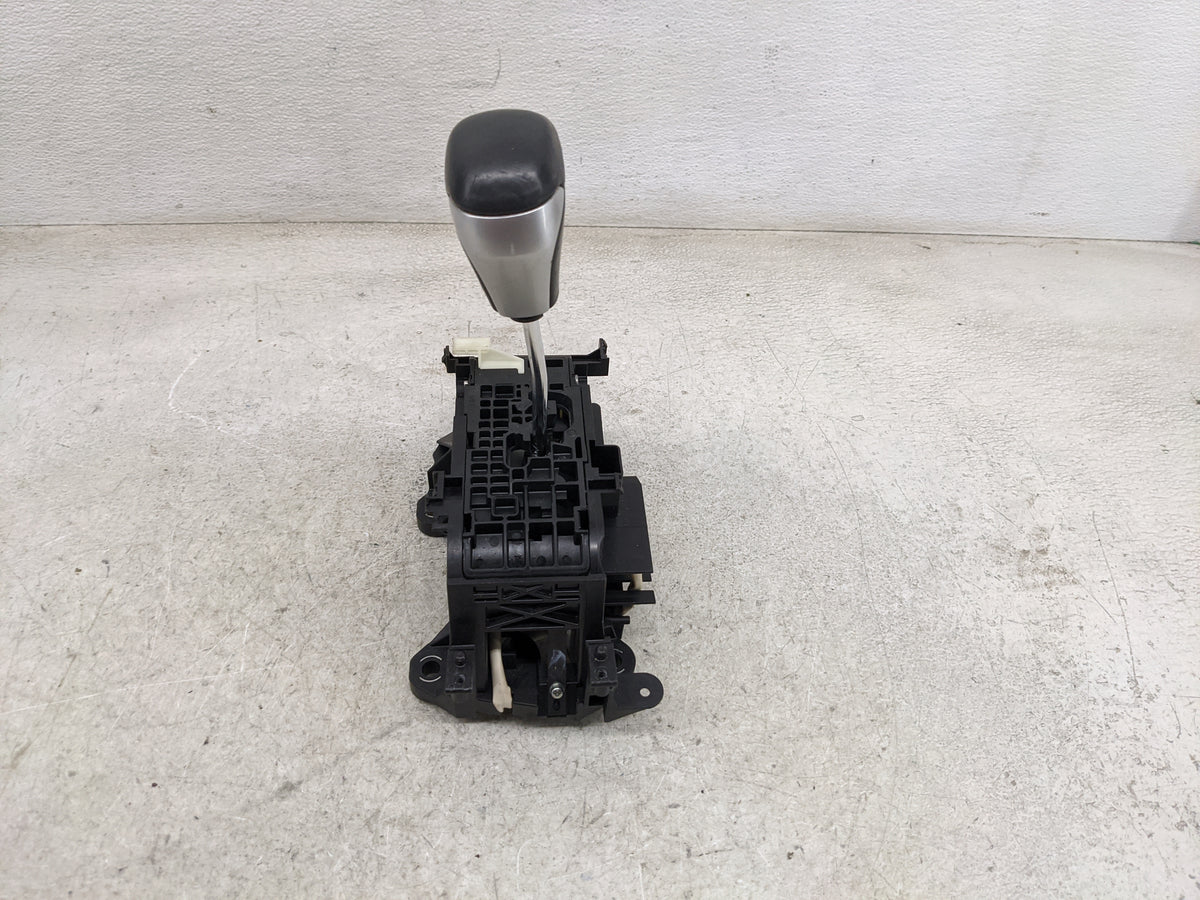 2017 Toyota Highlander Floor Console Assembly Shifter 1480389 - Oemusedautoparts1.com