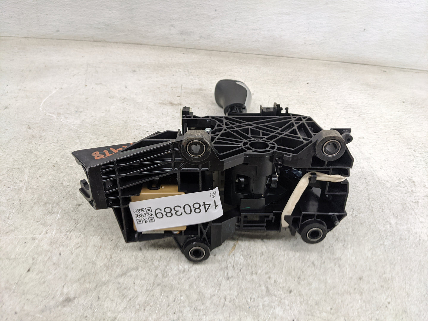 2017 Toyota Highlander Floor Console Assembly Shifter 1480389 - Oemusedautoparts1.com
