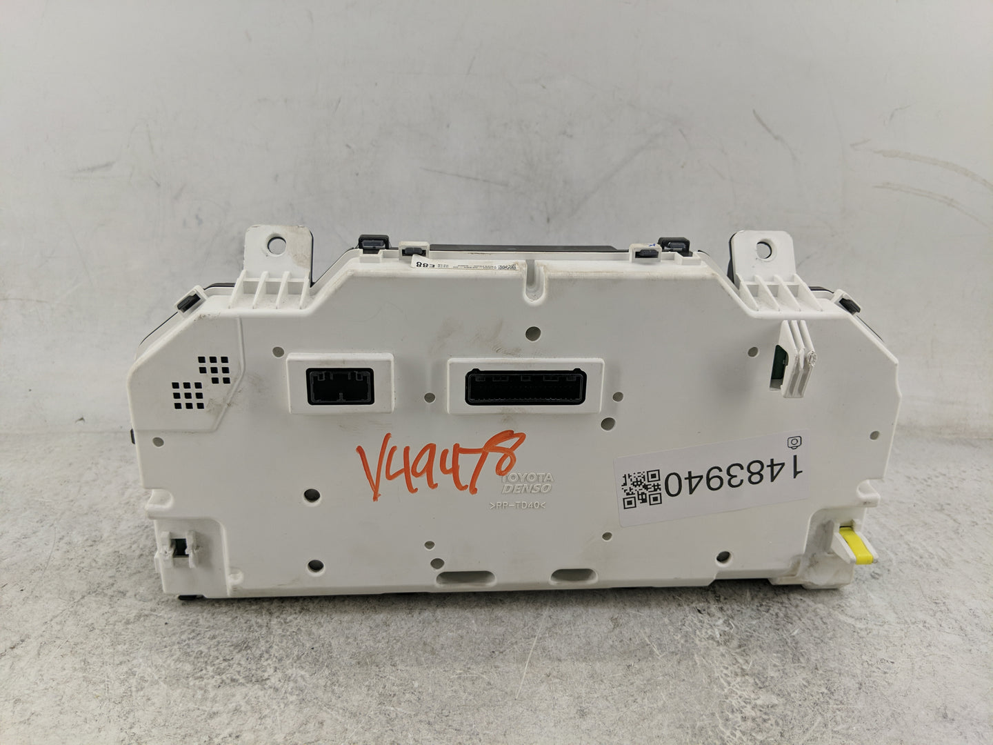 2017-2018 Toyota Highlander Instrument Cluster Speedometer Gauges P/N:83800-0E880-00 83800-0E880 Miles: Fits Fits 2017 2018 