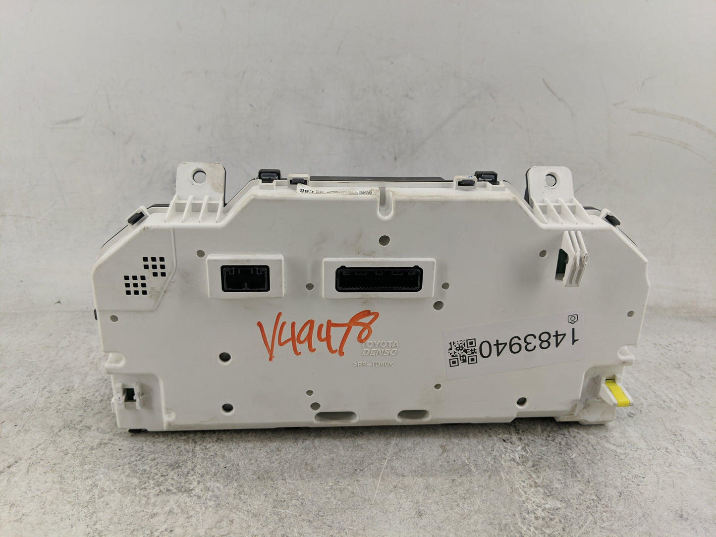 2017-2018 Toyota Highlander Instrument Cluster Speedometer Gauges P/N:83800-0E880-00 83800-0E880 Miles: Fits Fits 2017 2018 