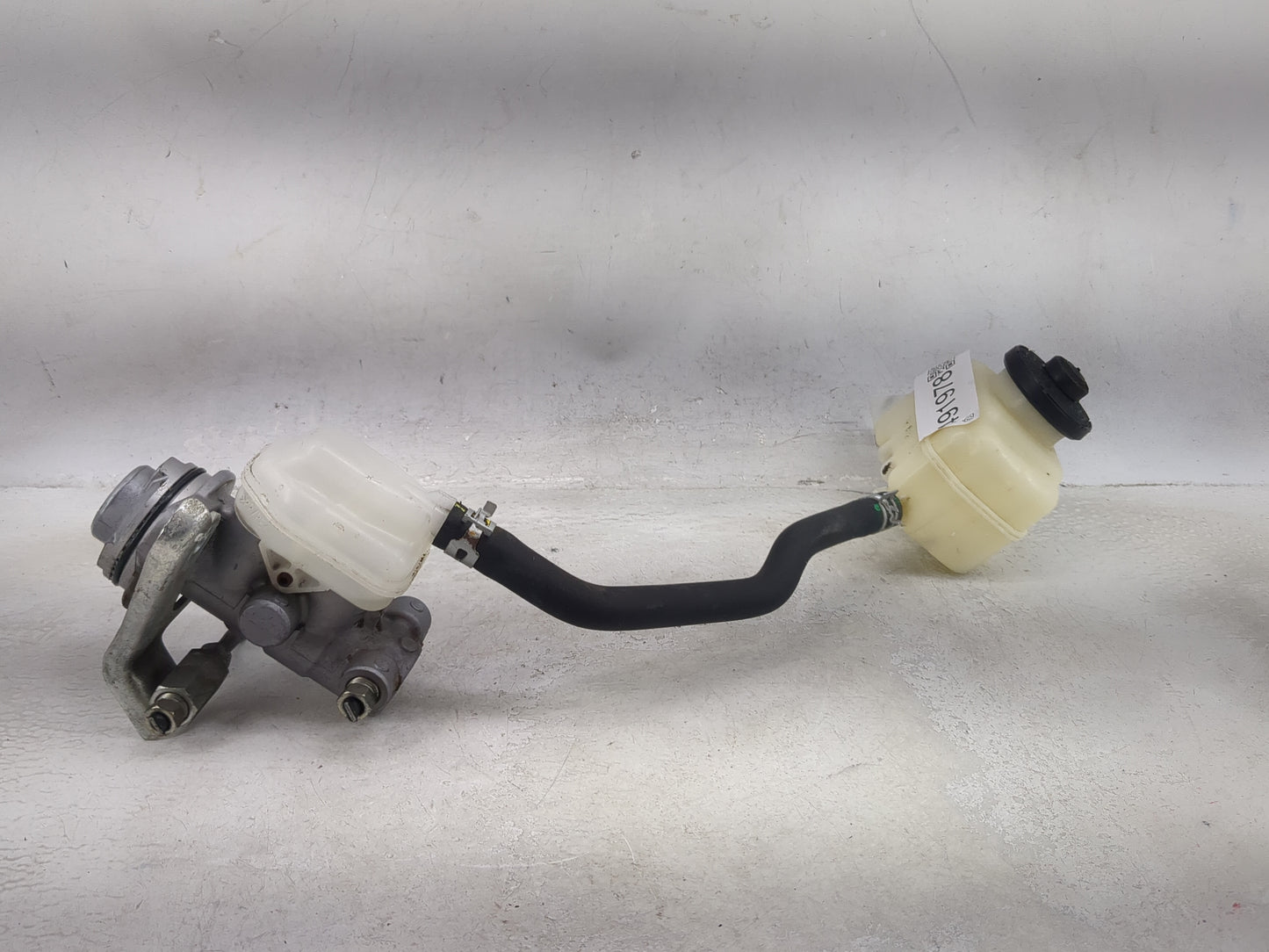 2008-2019 Toyota Highlander Brake Master Cylinder 1491978 - Oemusedautoparts1.com