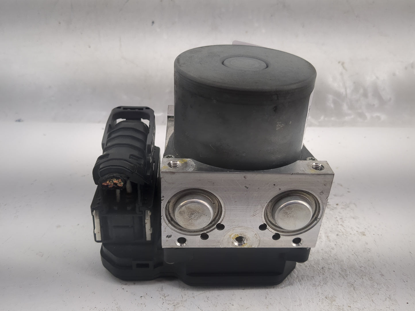 2017-2019 Toyota Highlander ABS Pump Control Module Replacement Fits Fits 2017 2018 2019 OEM Used Auto Parts - Oemusedautopa
