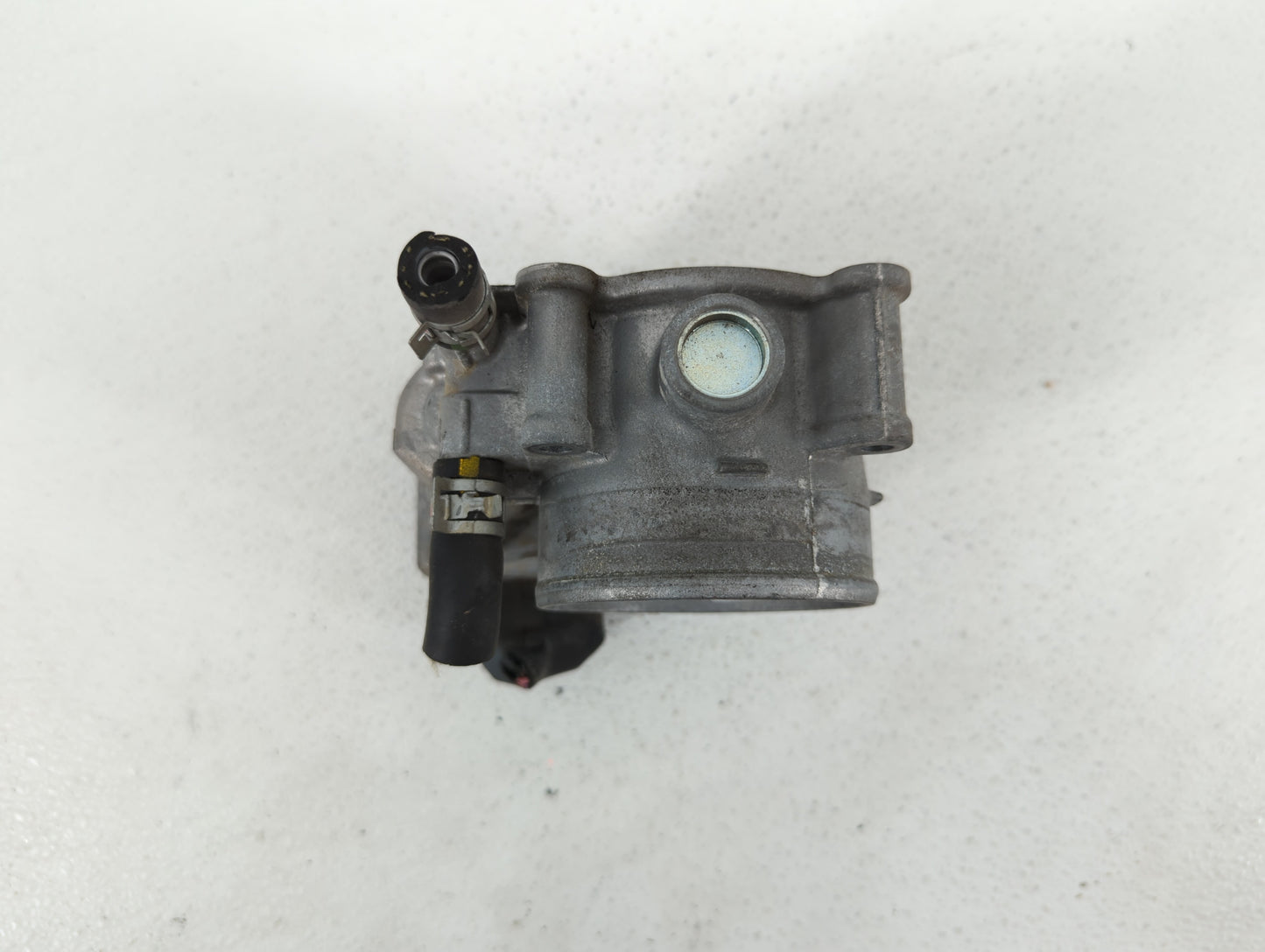 2017-2018 Toyota Highlander Throttle Body P/N:22030-0P060 Fits Fits 2016 2017 2018 2019 OEM Used Auto Parts - Oemusedautopar