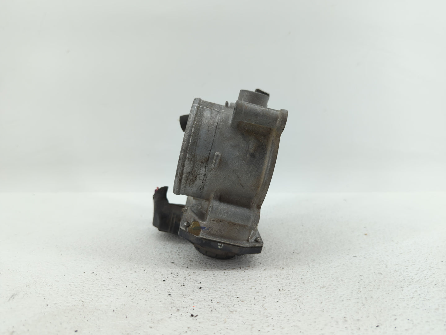 2017-2018 Toyota Highlander Throttle Body P/N:22030-0P060 Fits Fits 2016 2017 2018 2019 OEM Used Auto Parts - Oemusedautopar