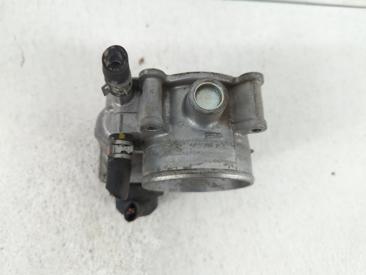 2017-2018 Toyota Highlander Throttle Body P/N:22030-0P060 Fits Fits 2016 2017 2018 2019 OEM Used Auto Parts - Oemusedautopar