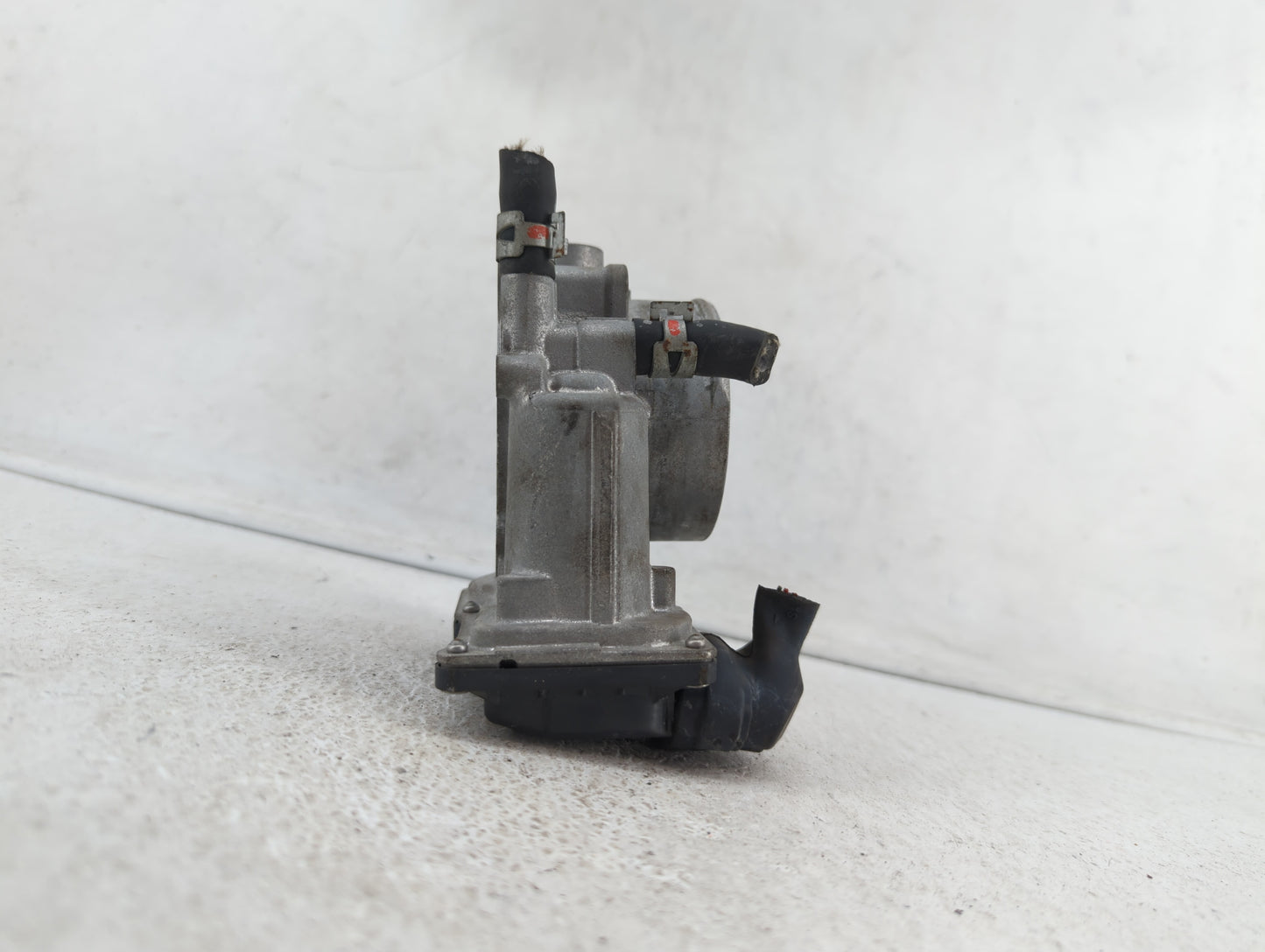 2017-2018 Toyota Highlander Throttle Body P/N:22030-0P060 Fits Fits 2016 2017 2018 2019 OEM Used Auto Parts - Oemusedautopar