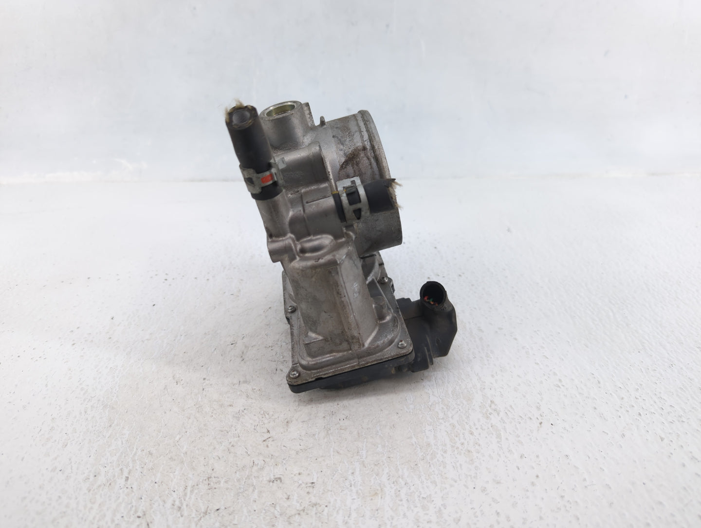 2017-2022 Toyota Highlander Throttle Body P/N:22030-0P060 Fits Fits 2016 2017 2018 2019 2020 2021 2022 OEM Used Auto Parts -