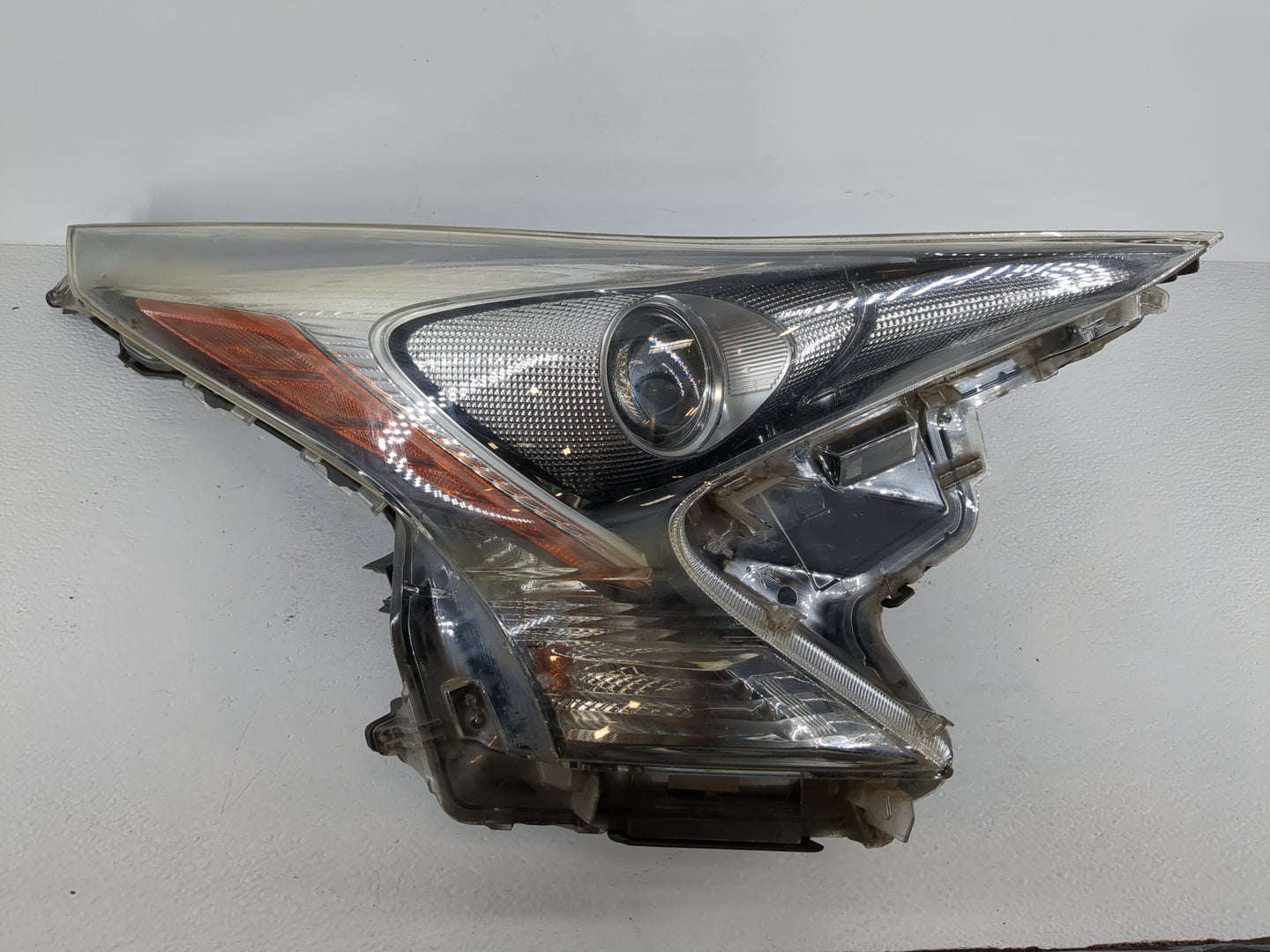 2016-2018 Toyota Prius Passenger Right Oem Head Light Headlight Lamp - Oemusedautoparts1.com