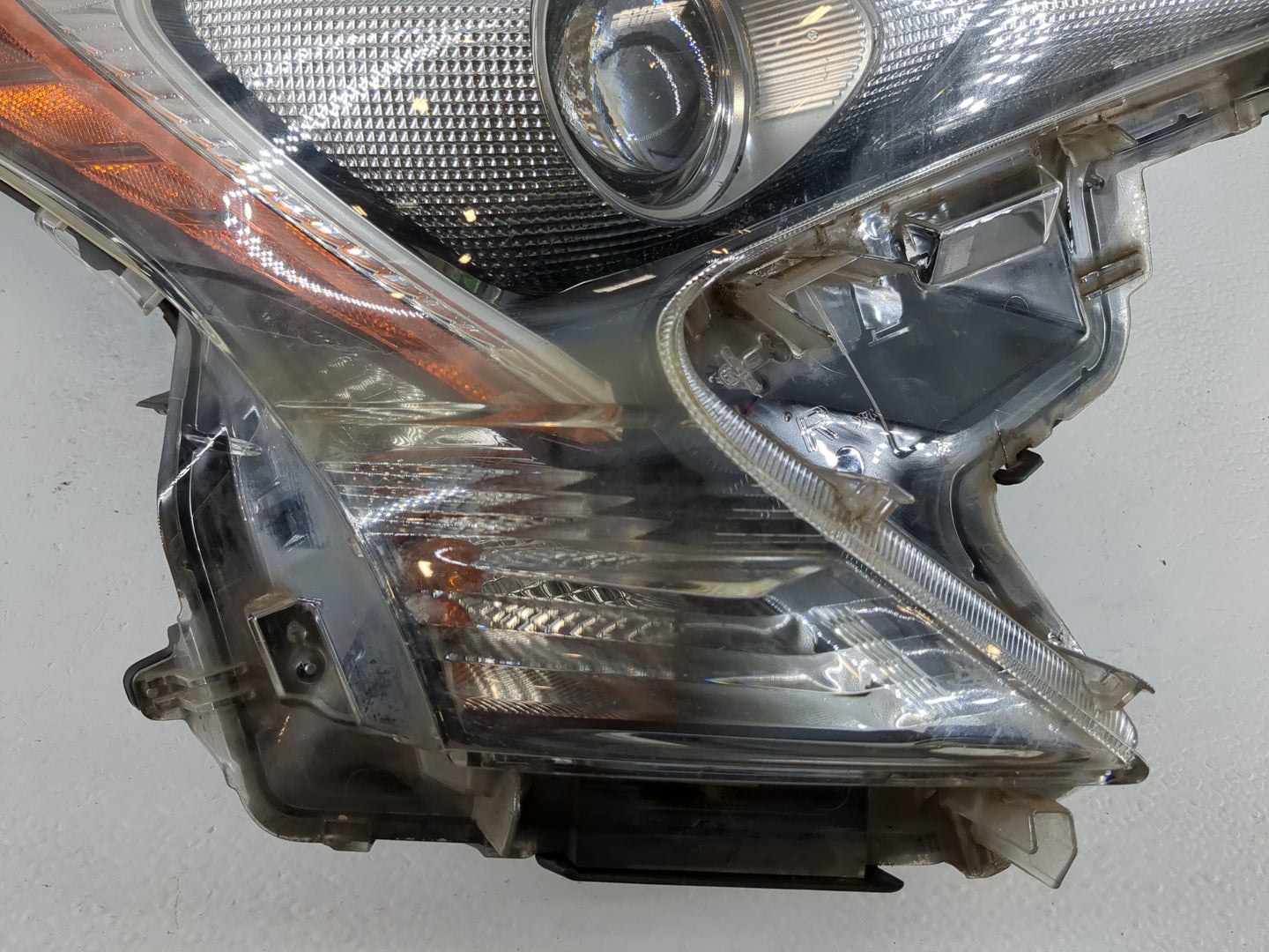 2016-2018 Toyota Prius Passenger Right Oem Head Light Headlight Lamp - Oemusedautoparts1.com